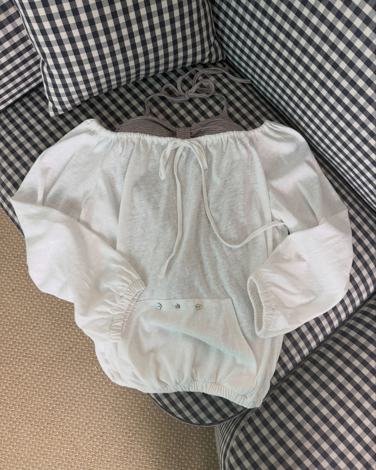 <預訂> 越南小眾品牌🇻🇳 露肩裝飾鈕扣口袋針織上衣