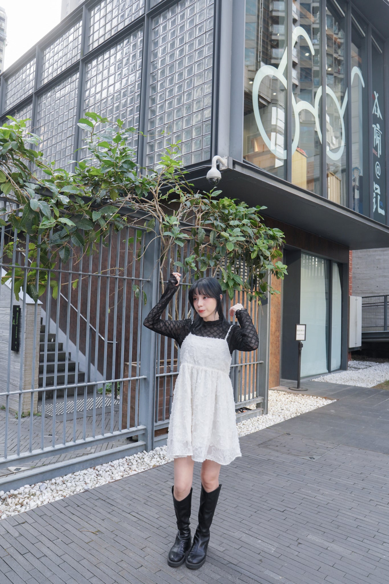 <現貨> 羽毛提花鏤空綁帶短連衣裙OPs｜兩色入