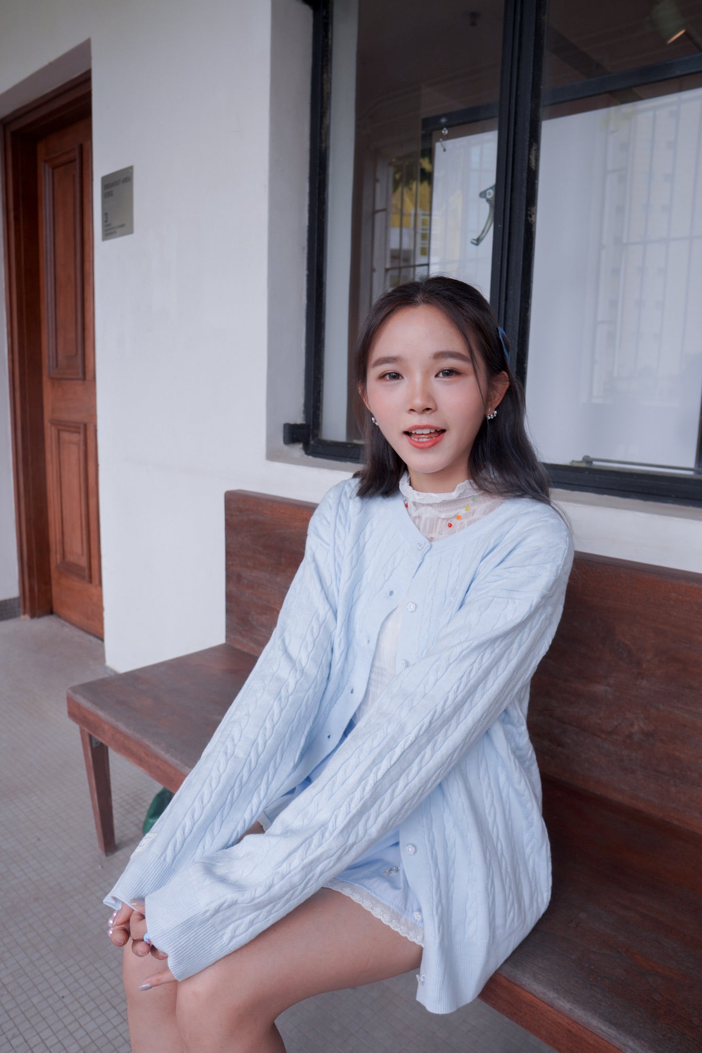 <現貨> 超可愛糖果色～棉花中長款花朵扣麻花開胸外套｜天藍