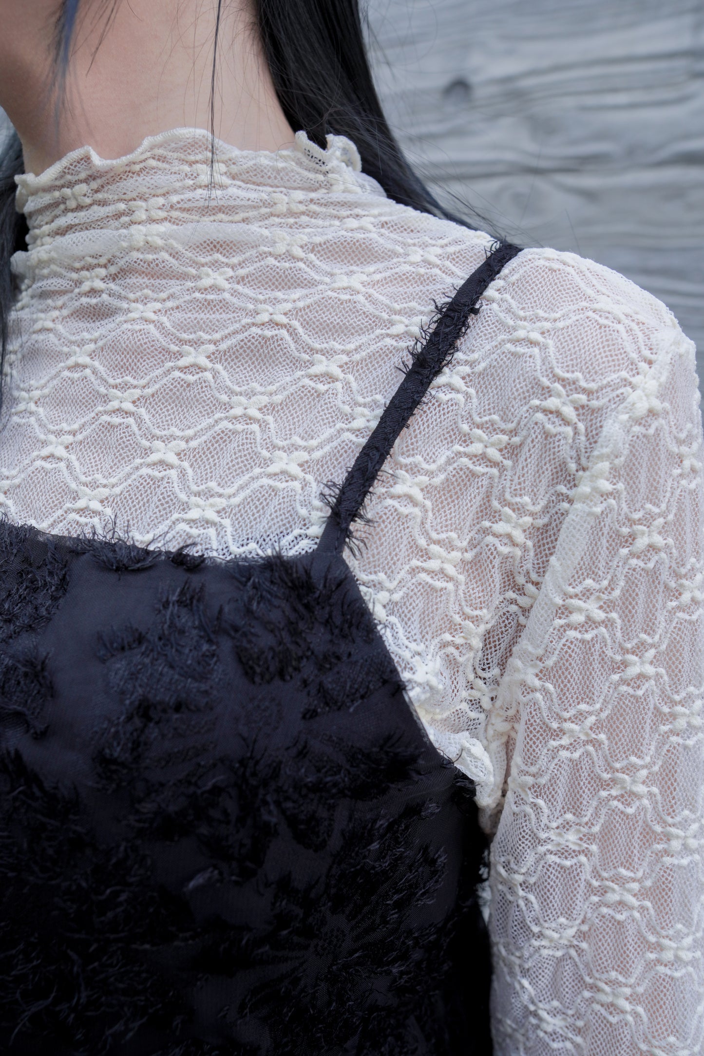 <現貨> 蕾絲提花透透高領長袖打底上衣｜兩色入