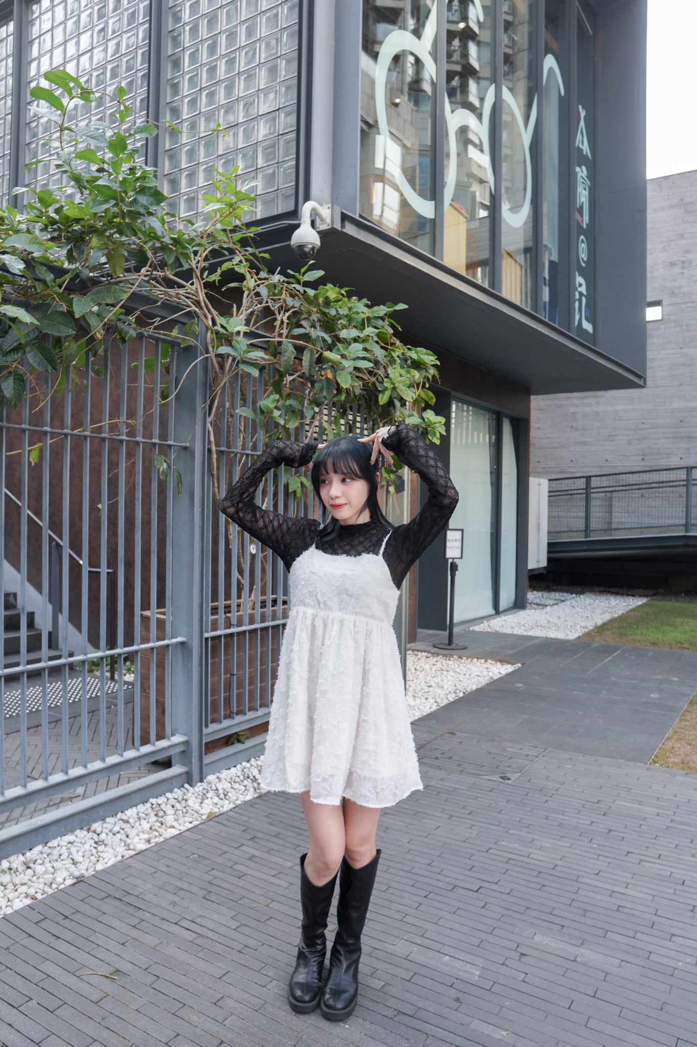 <現貨> 羽毛提花鏤空綁帶短連衣裙OPs｜兩色入