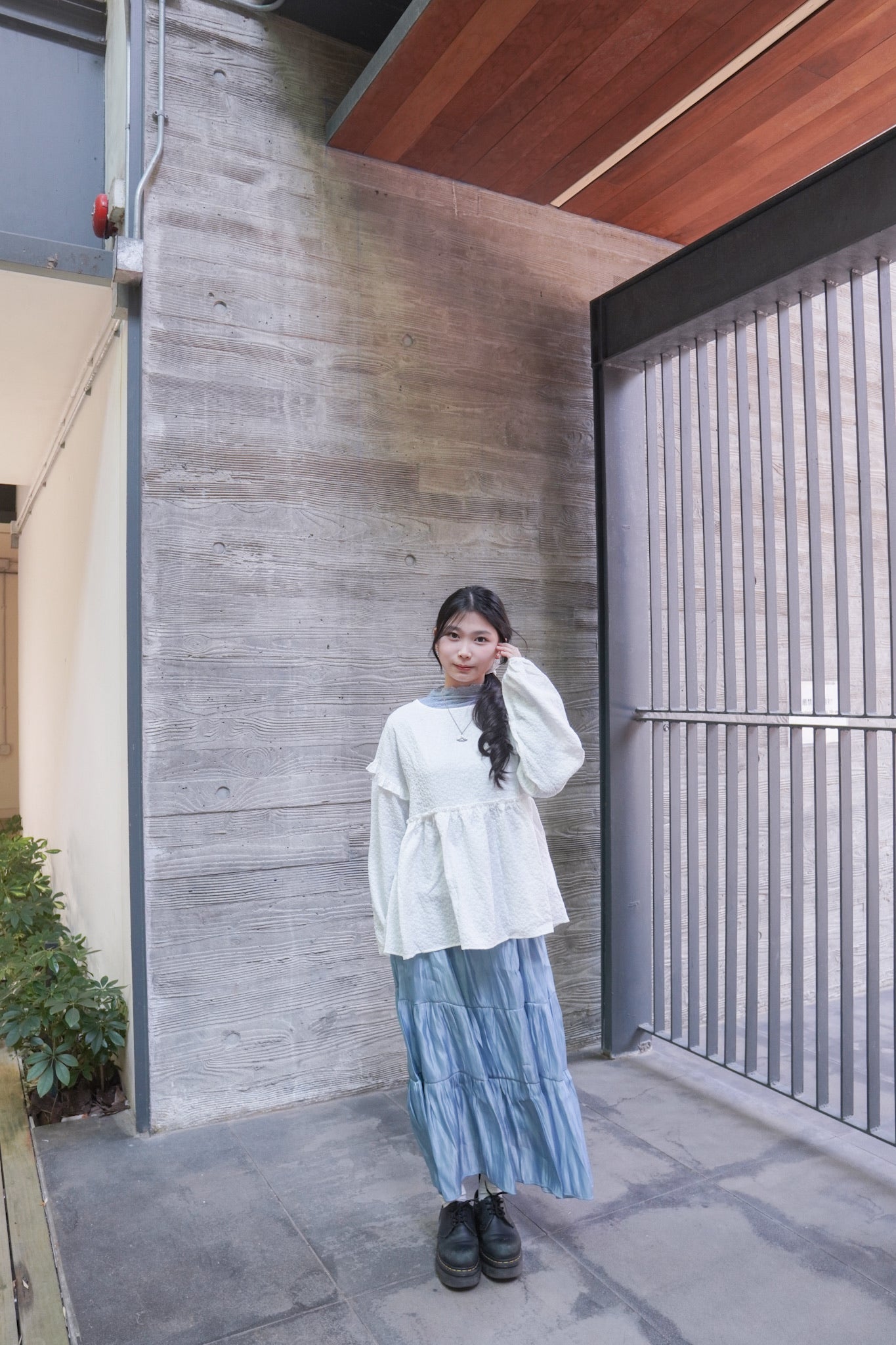 <現貨> 提花荷葉邊傘形圓領長袖上衣