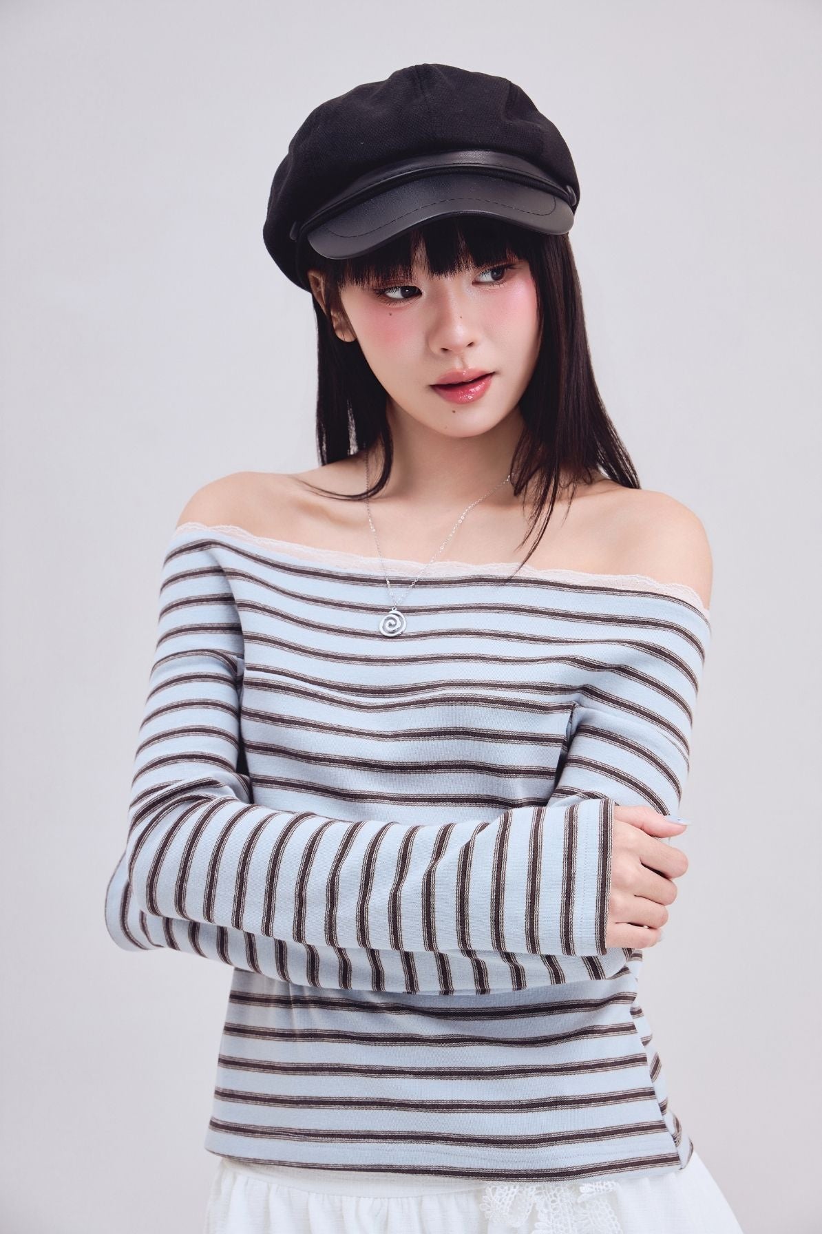 <預訂> 越南小眾品牌🇻🇳 藍啡拼色橫紋蕾絲邊長袖露肩上衣Tee