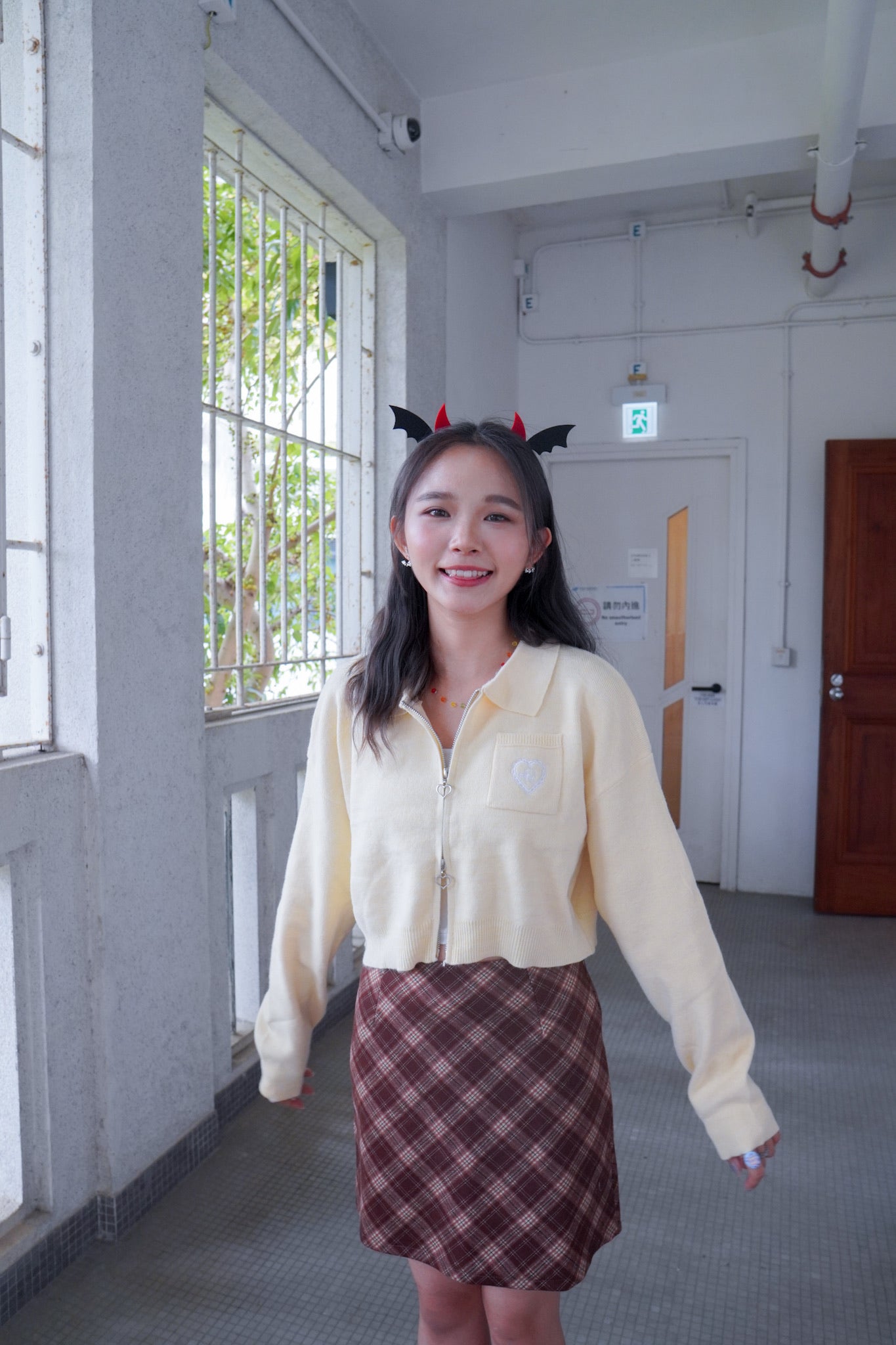 <預訂> 超可愛～馬卡龍愛心刺繡拉鍊口袋針織上衣｜米黃