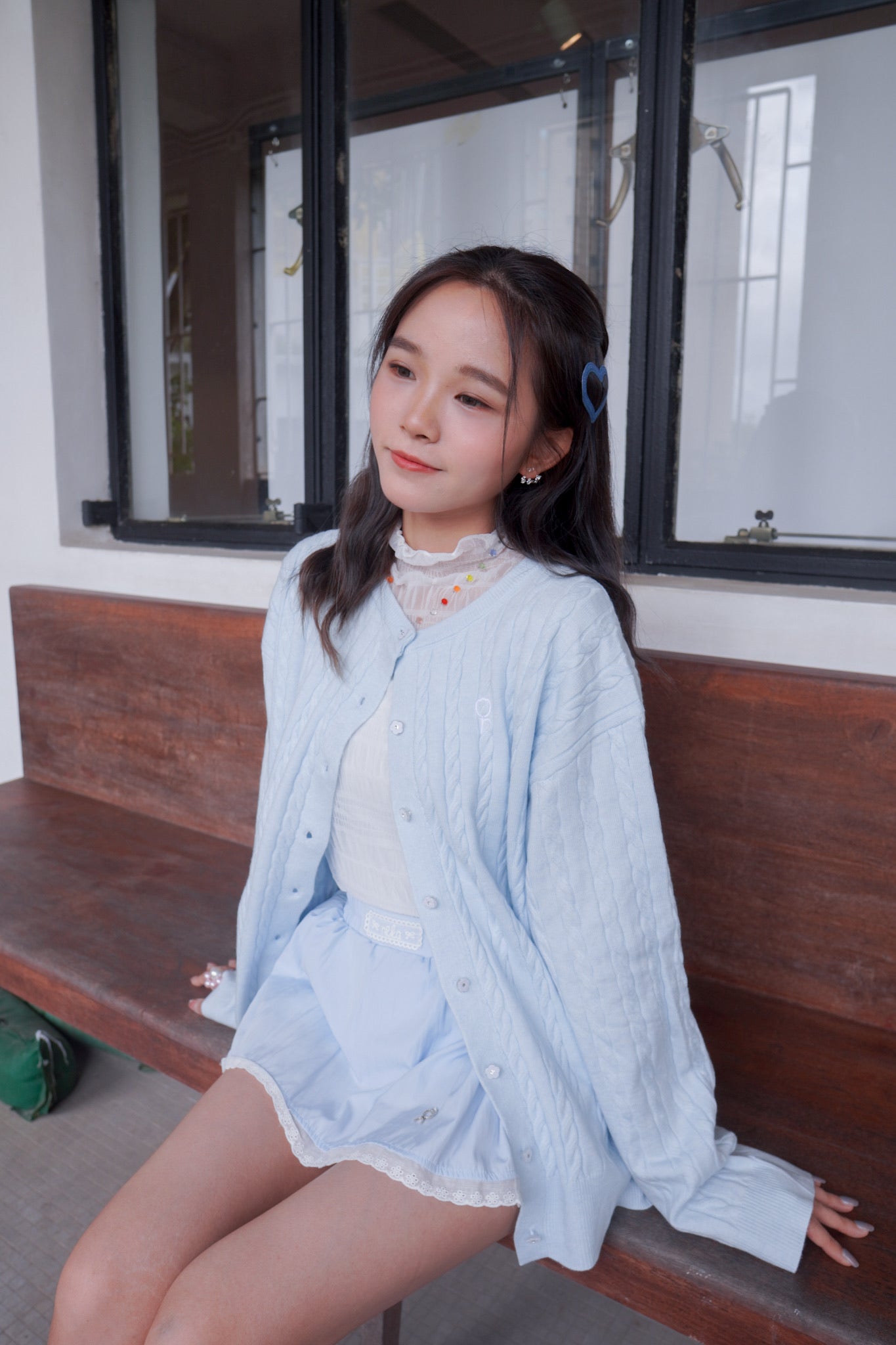 <現貨> 超可愛糖果色～棉花中長款花朵扣麻花開胸外套｜天藍