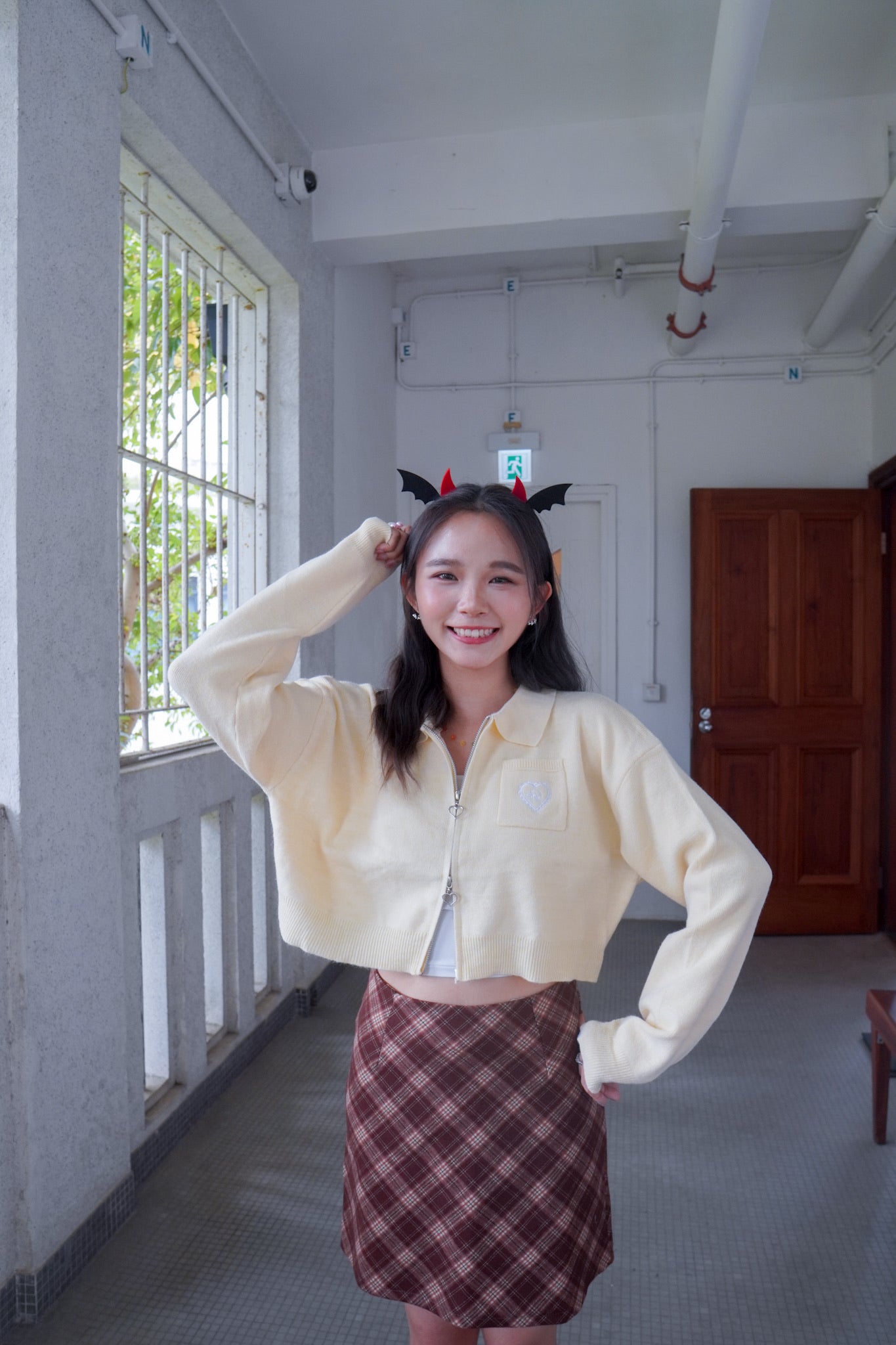 <預訂> 超可愛～馬卡龍愛心刺繡拉鍊口袋針織上衣｜米黃