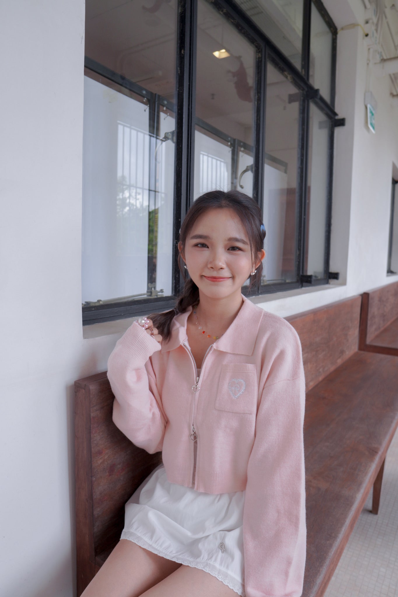 <現貨> 超可愛～馬卡龍愛心刺繡拉鍊口袋針織上衣｜淺粉