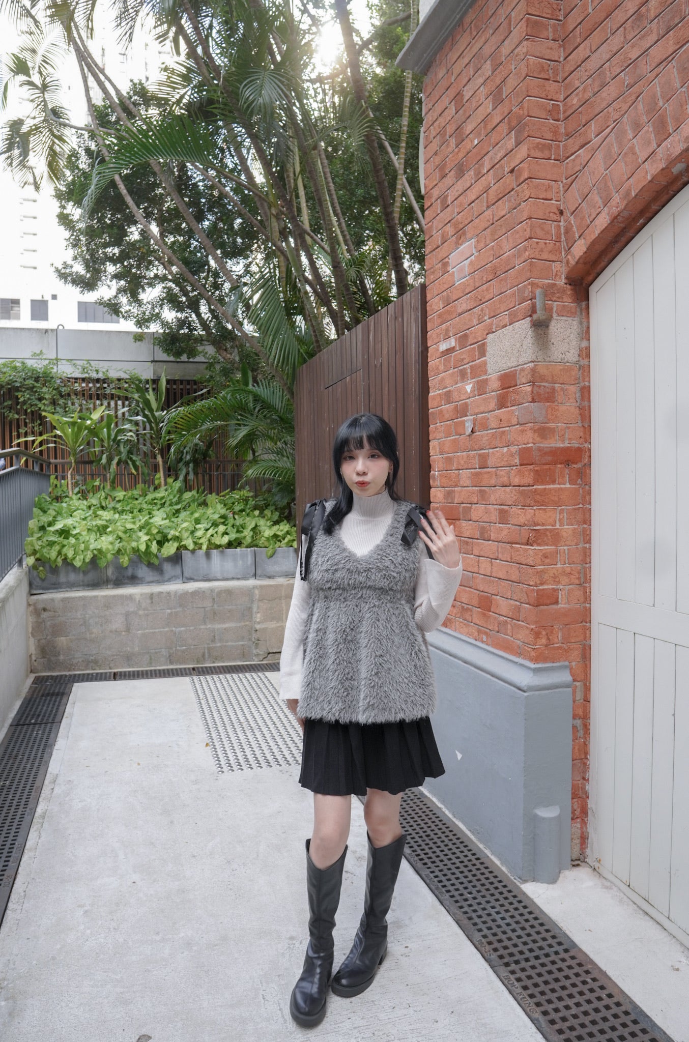 <現貨> v領毛皮褶邊蝴蝶結束腰背心上衣