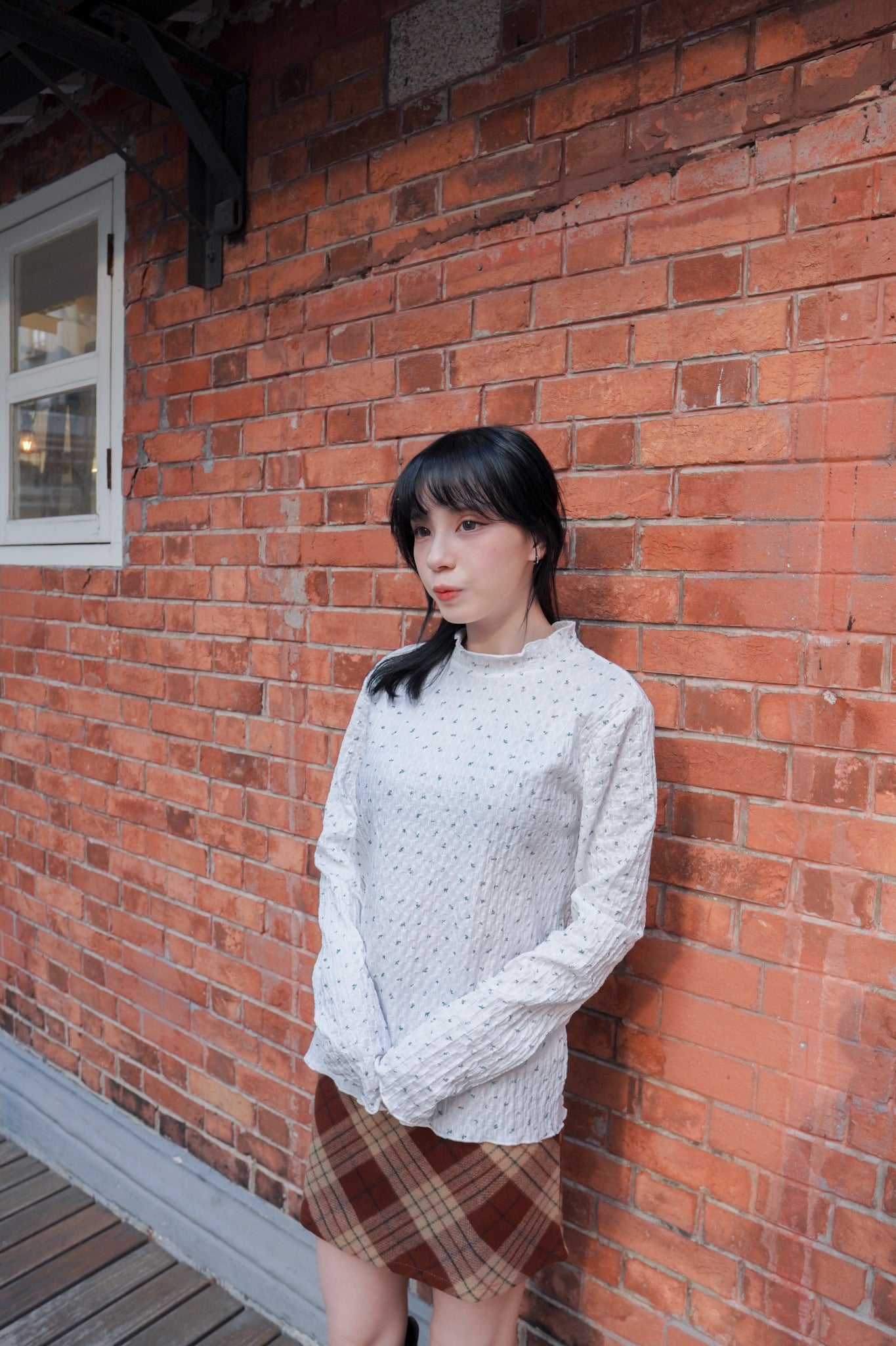 <現貨> 肌理感ruffle邊碎花打底長袖上衣