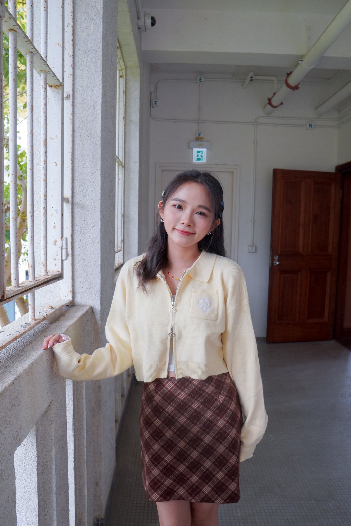 <預訂> 超可愛～馬卡龍愛心刺繡拉鍊口袋針織上衣｜米黃