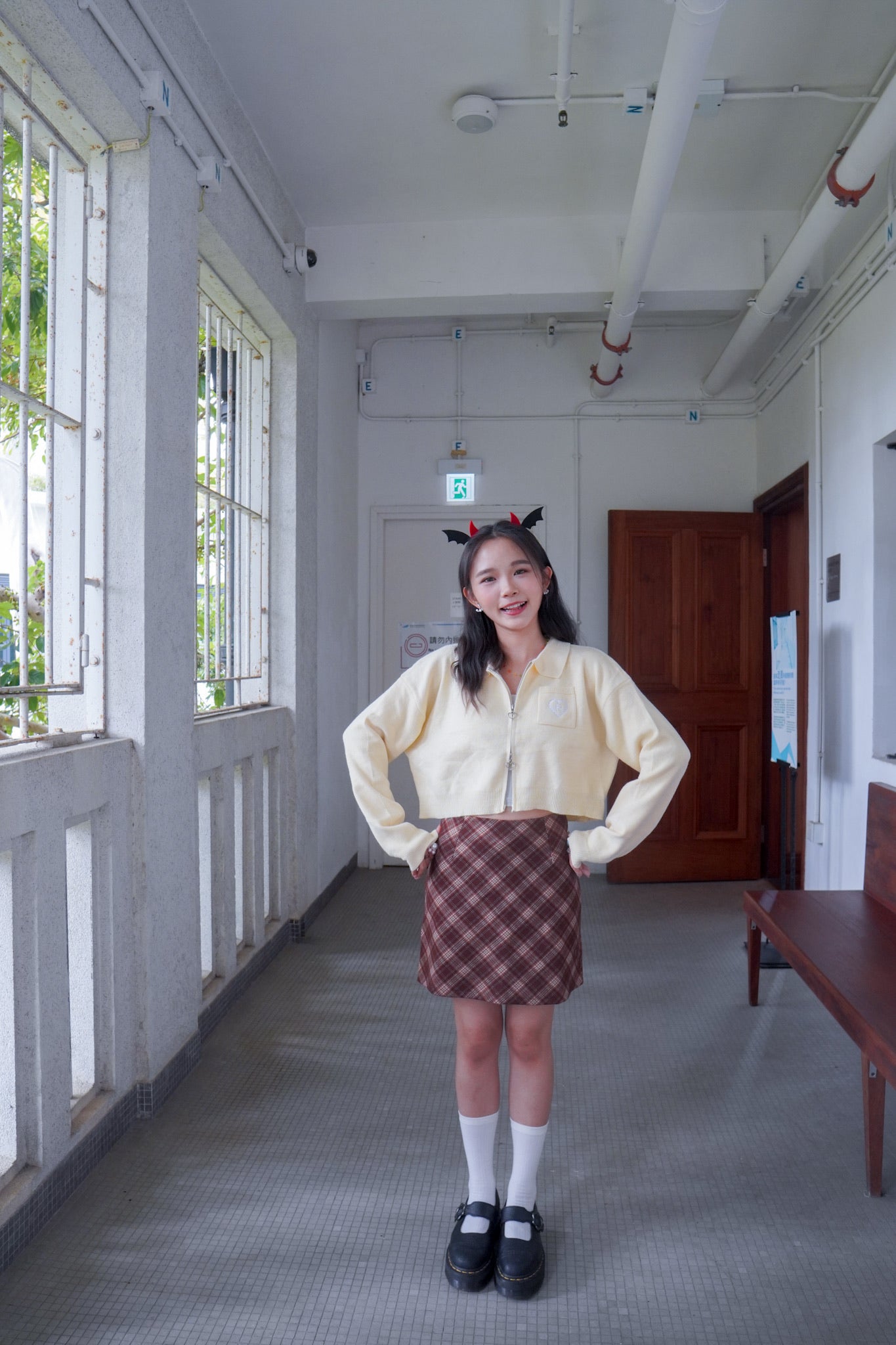 <預訂> 超可愛～馬卡龍愛心刺繡拉鍊口袋針織上衣｜米黃