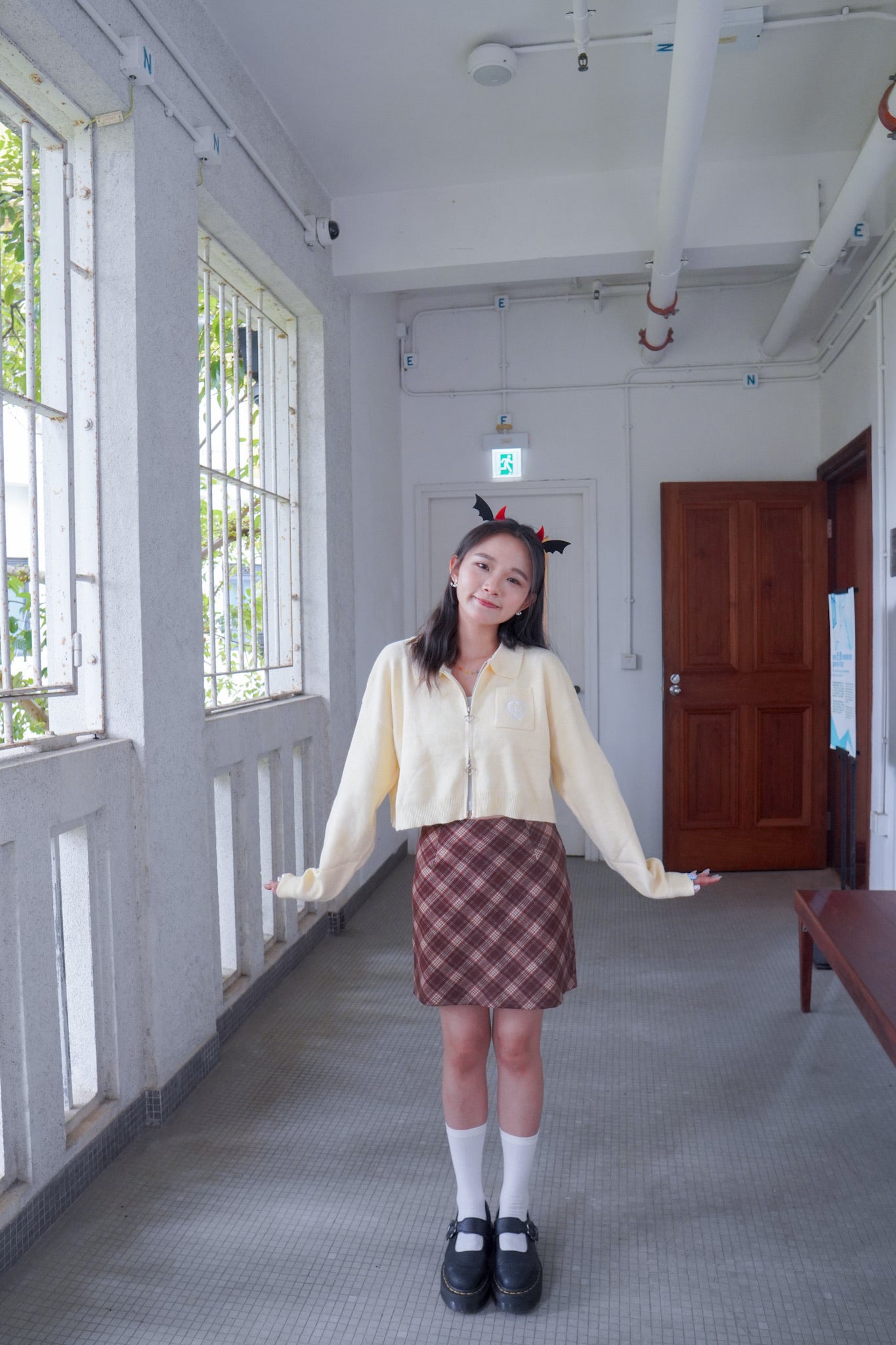 <預訂> 超可愛～馬卡龍愛心刺繡拉鍊口袋針織上衣｜米黃