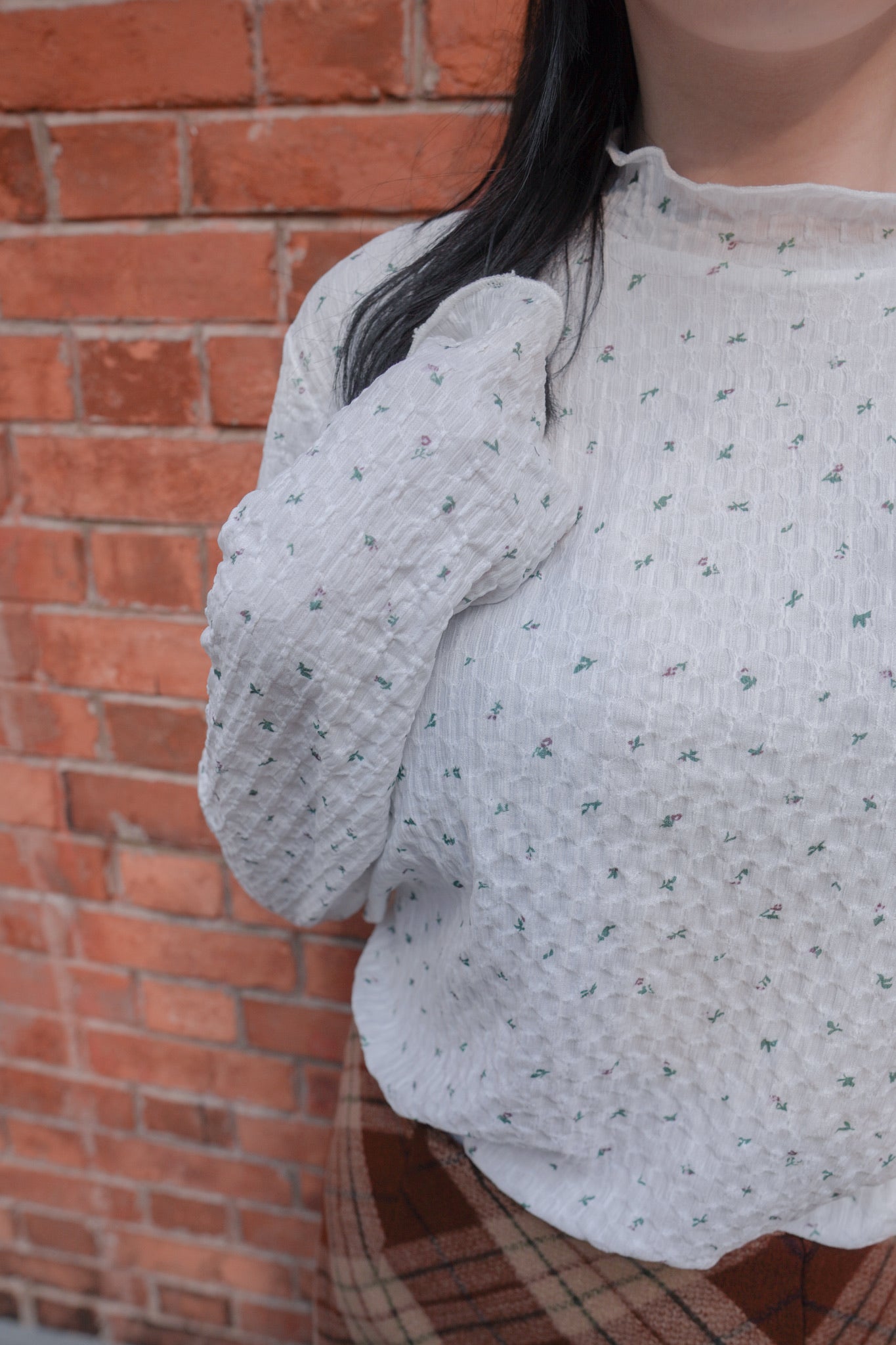 <現貨> 肌理感ruffle邊碎花打底長袖上衣