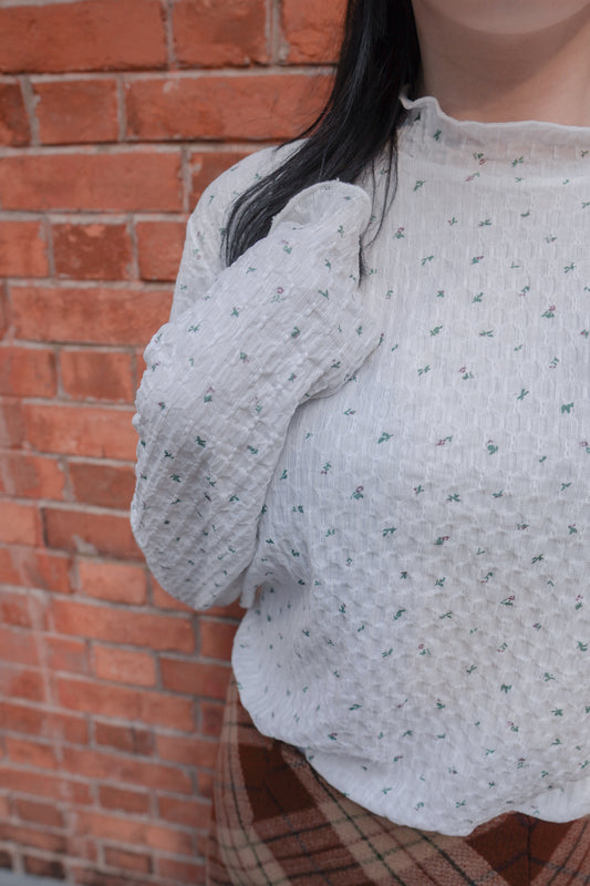 <現貨> 肌理感ruffle邊碎花打底長袖上衣