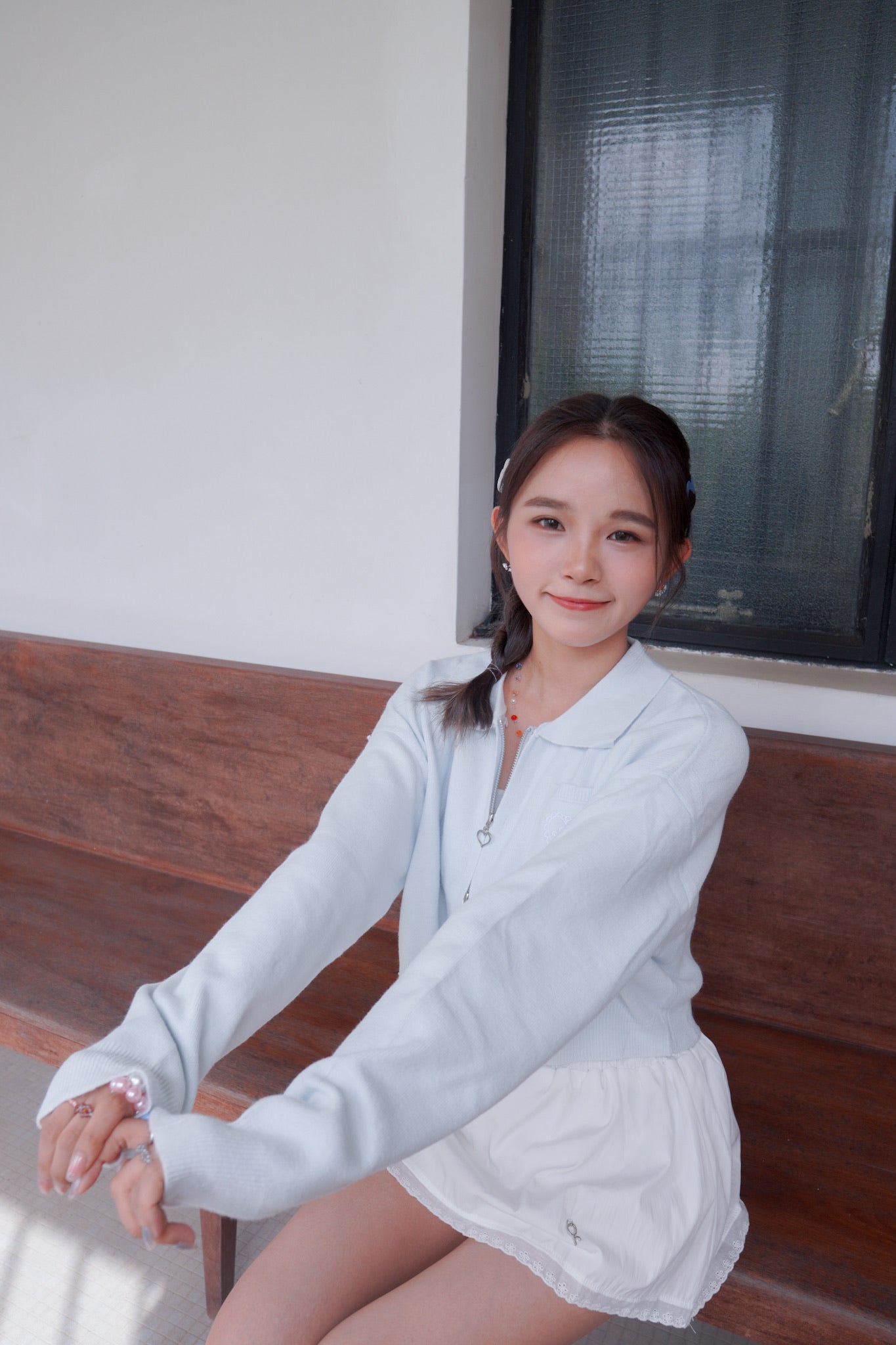 <預訂> 超可愛～馬卡龍愛心刺繡拉鍊口袋針織上衣｜天藍