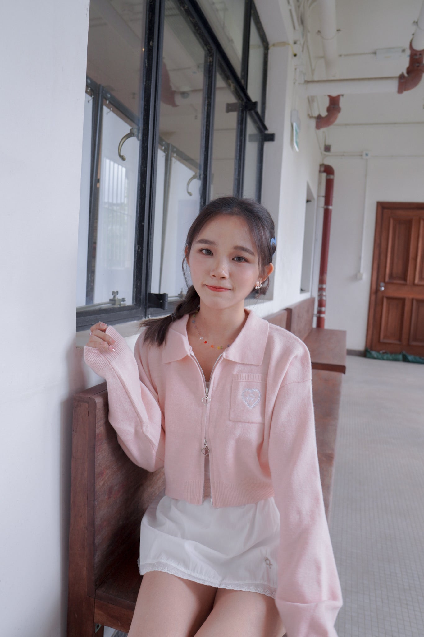 <現貨> 超可愛～馬卡龍愛心刺繡拉鍊口袋針織上衣｜淺粉