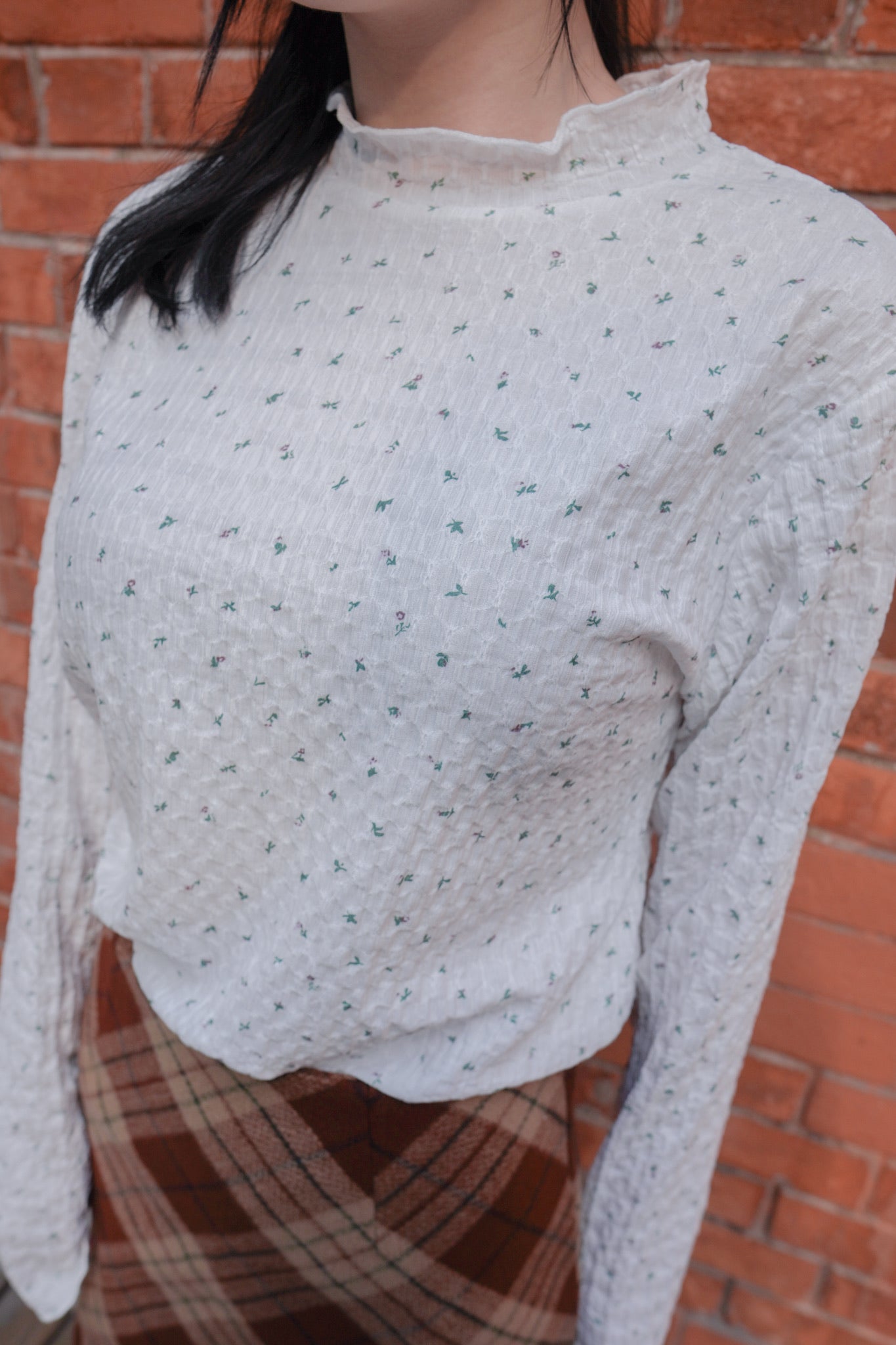 <現貨> 肌理感ruffle邊碎花打底長袖上衣