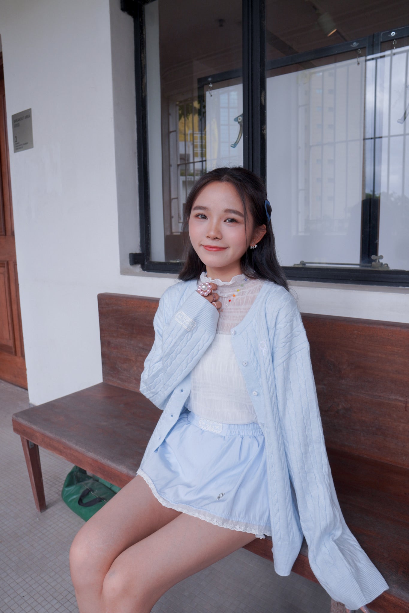 <現貨> 超可愛糖果色～棉花中長款花朵扣麻花開胸外套｜天藍