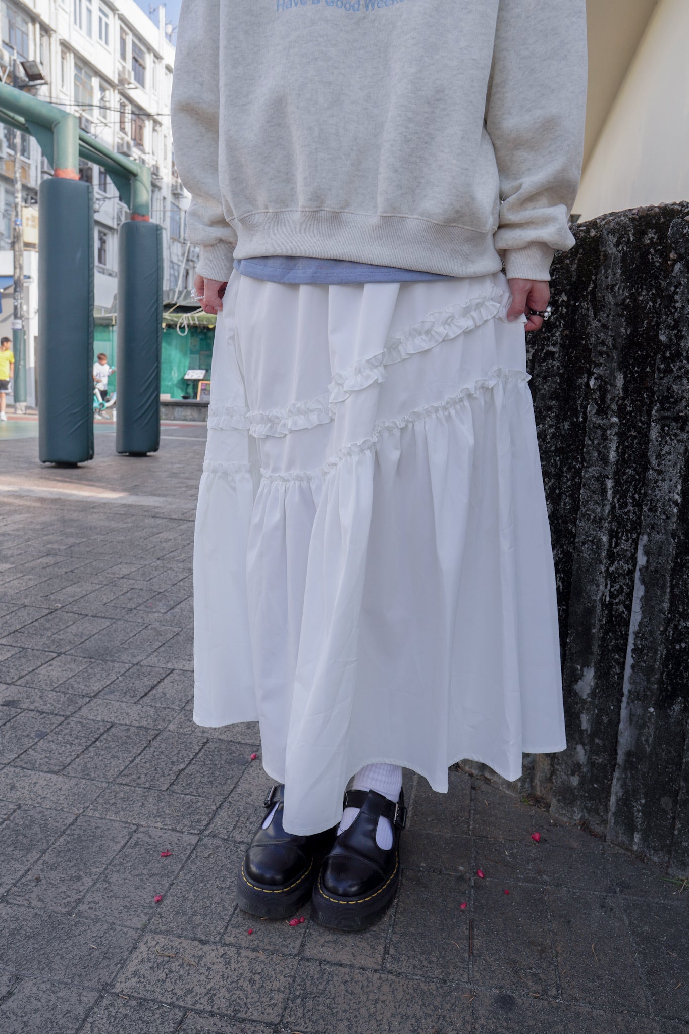 <現貨> ruffle邊小奶白拼接半身長裙