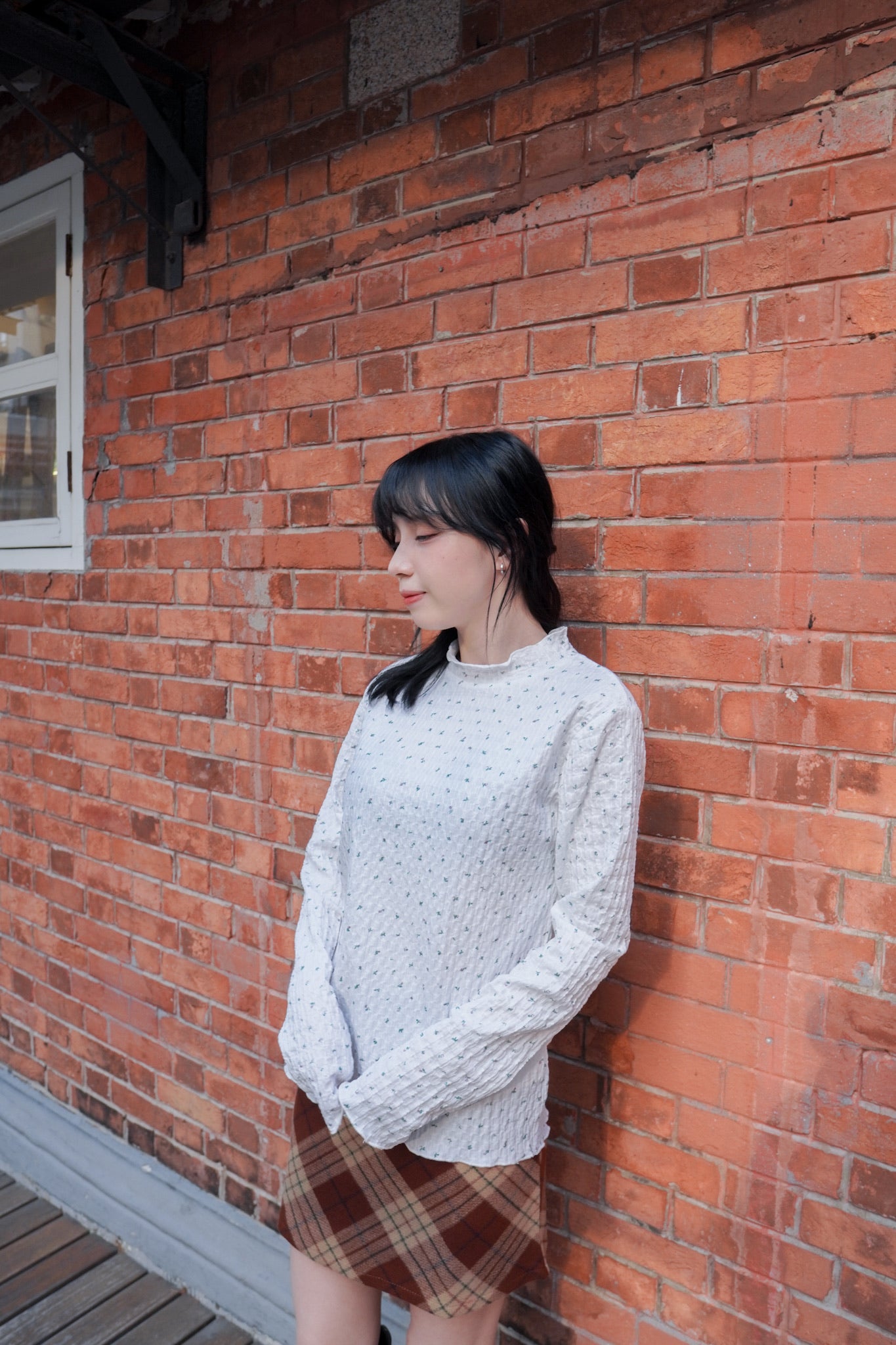 <現貨> 肌理感ruffle邊碎花打底長袖上衣