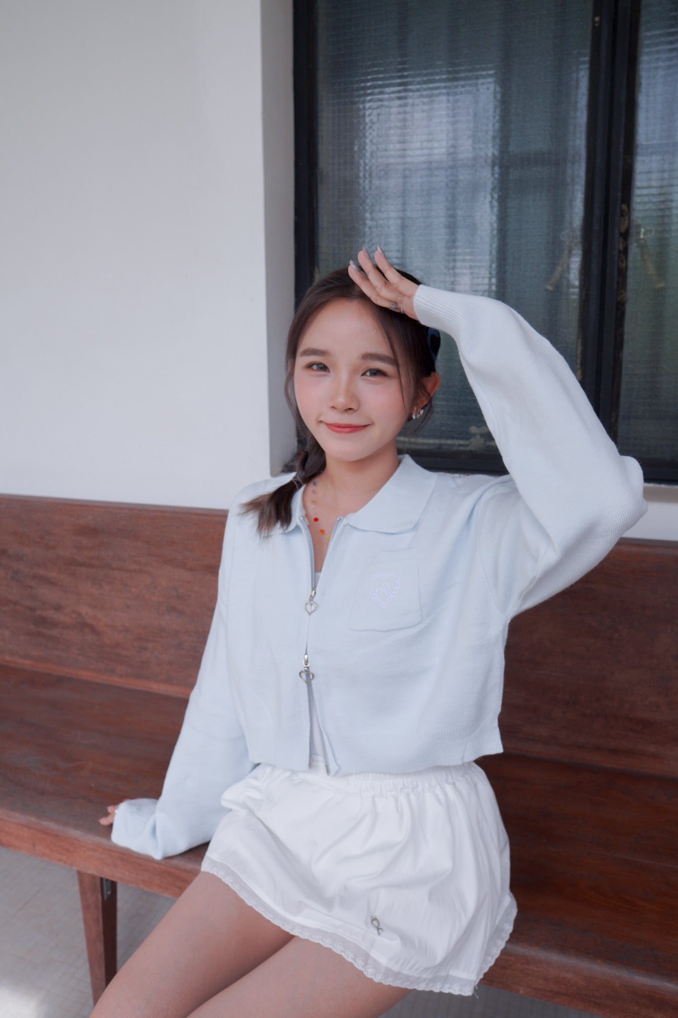 <預訂> 超可愛～馬卡龍愛心刺繡拉鍊口袋針織上衣｜天藍