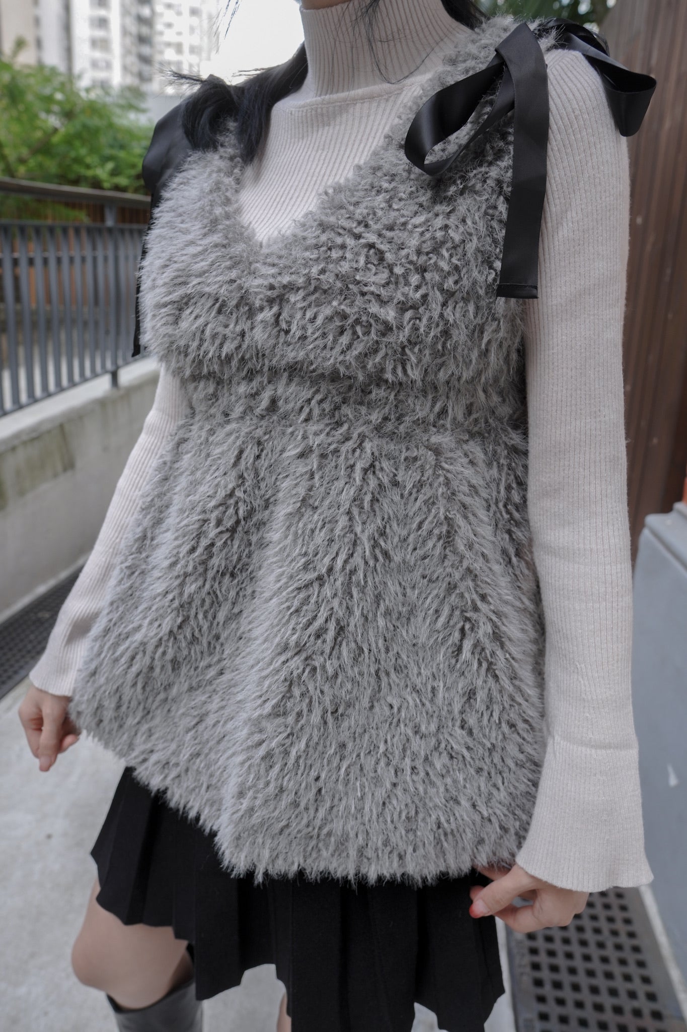 <現貨> v領毛皮褶邊蝴蝶結束腰背心上衣