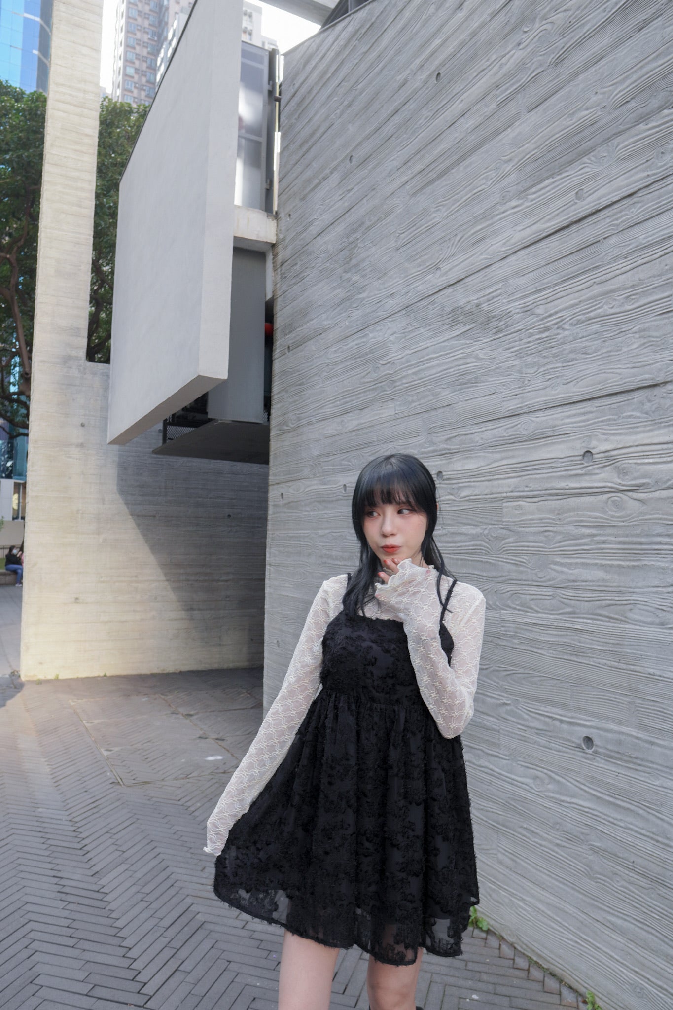 <現貨> 羽毛提花鏤空綁帶短連衣裙OPs｜兩色入