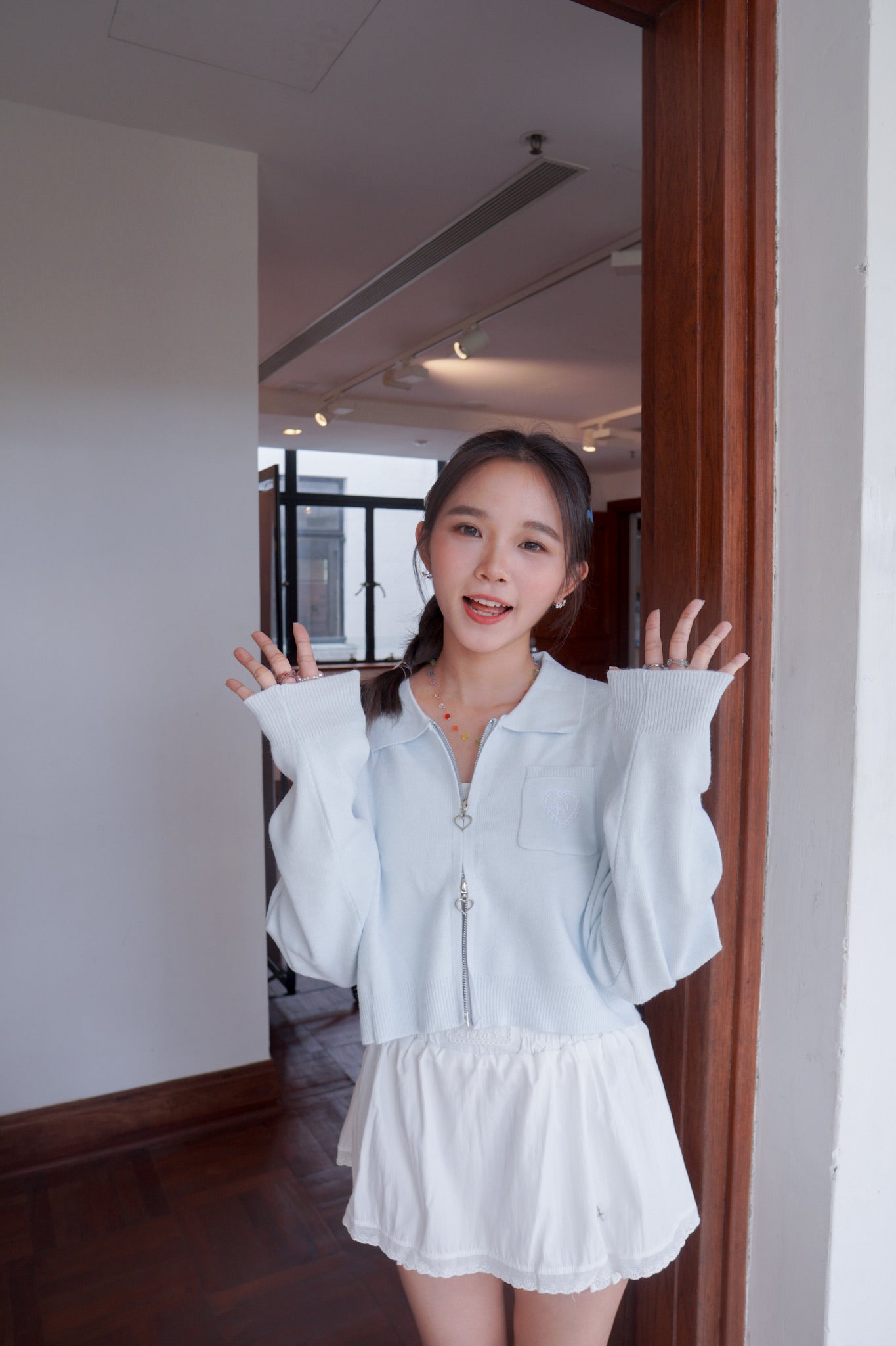 <預訂> 超可愛～馬卡龍愛心刺繡拉鍊口袋針織上衣｜天藍