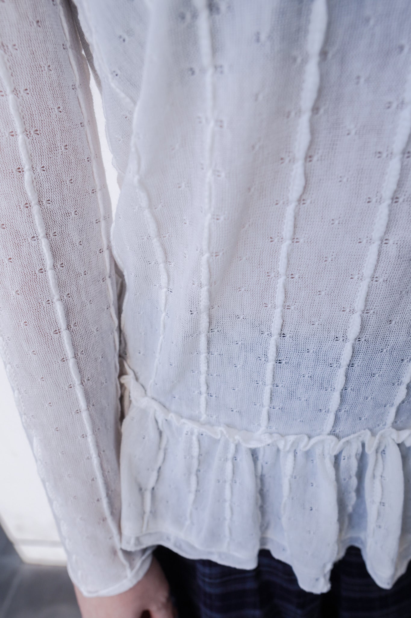 <現貨> 暗花傘型圓領條紋打底上衣