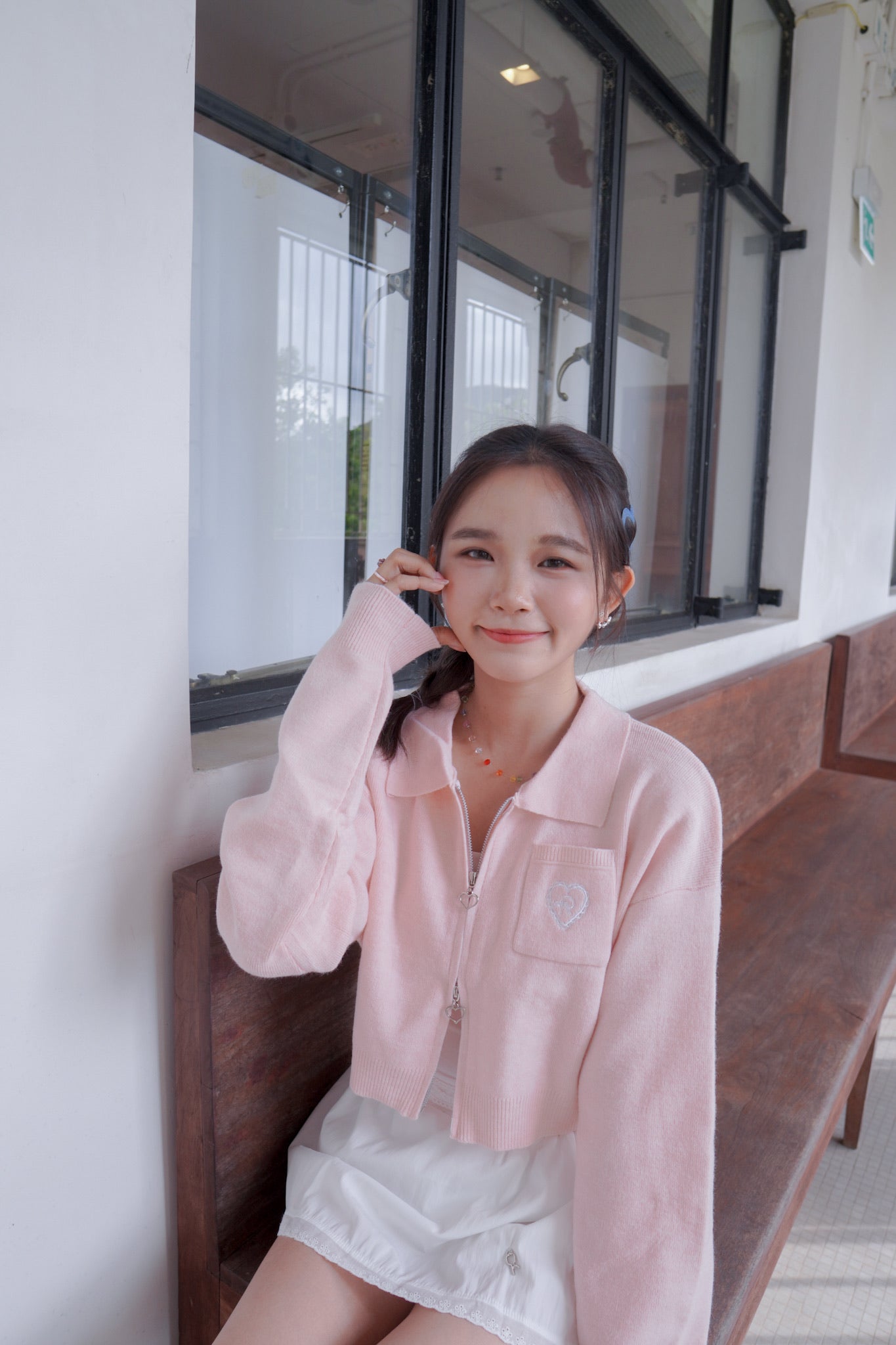 <現貨> 超可愛～馬卡龍愛心刺繡拉鍊口袋針織上衣｜淺粉