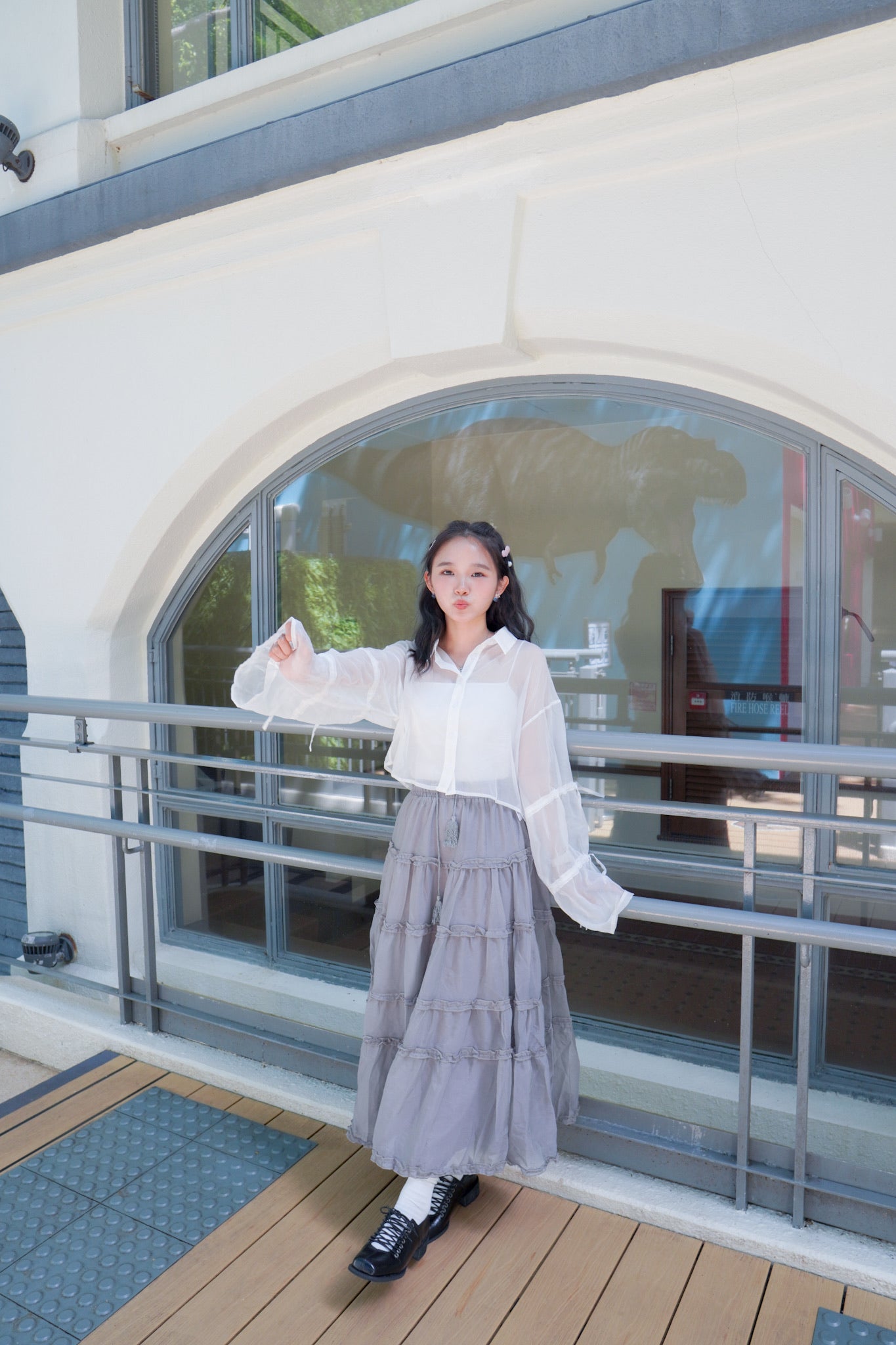 <預訂> 蝴蝶結綁帶短版開胸透透長袖裇衫