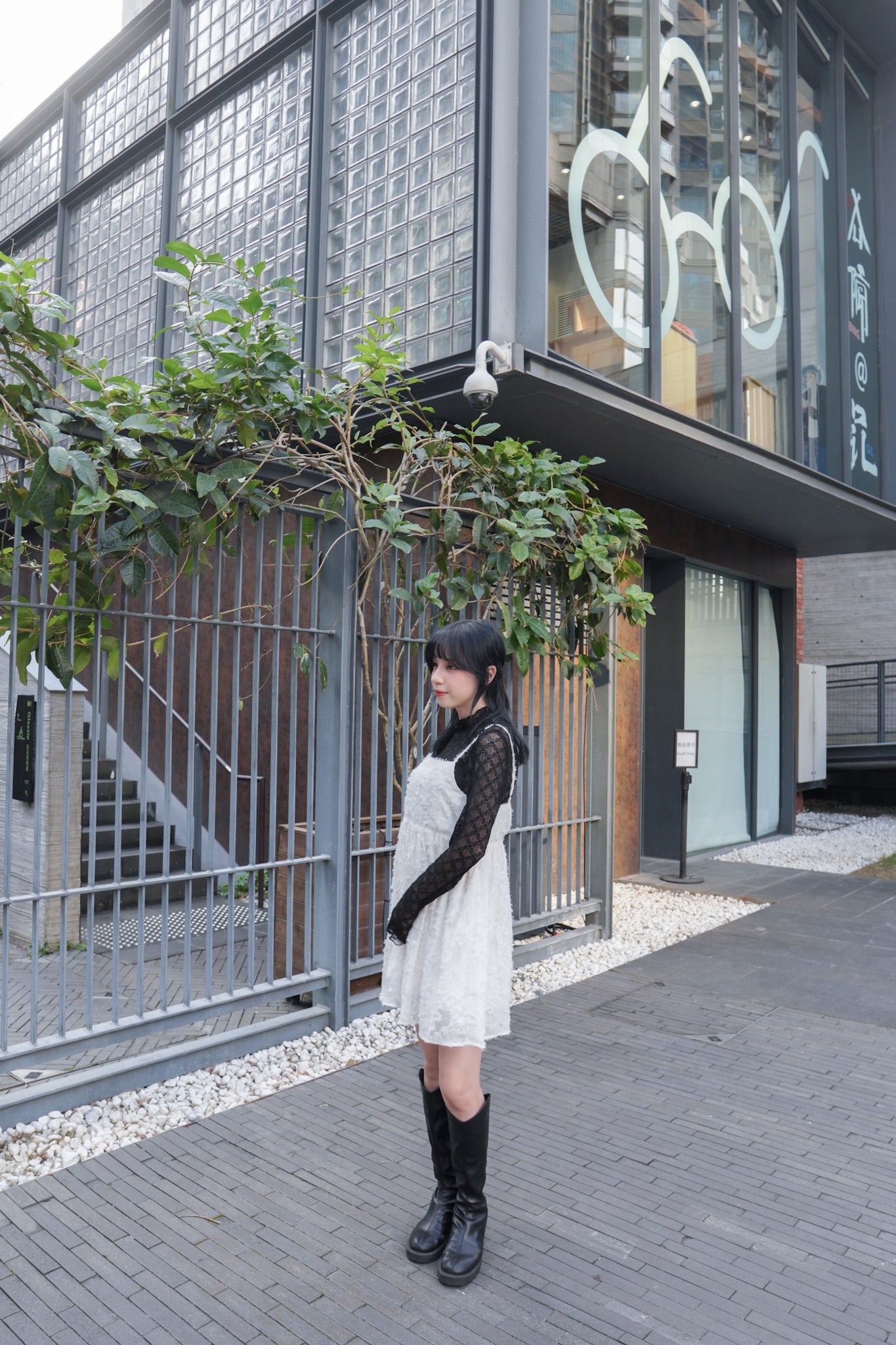 <現貨> 羽毛提花鏤空綁帶短連衣裙OPs｜兩色入