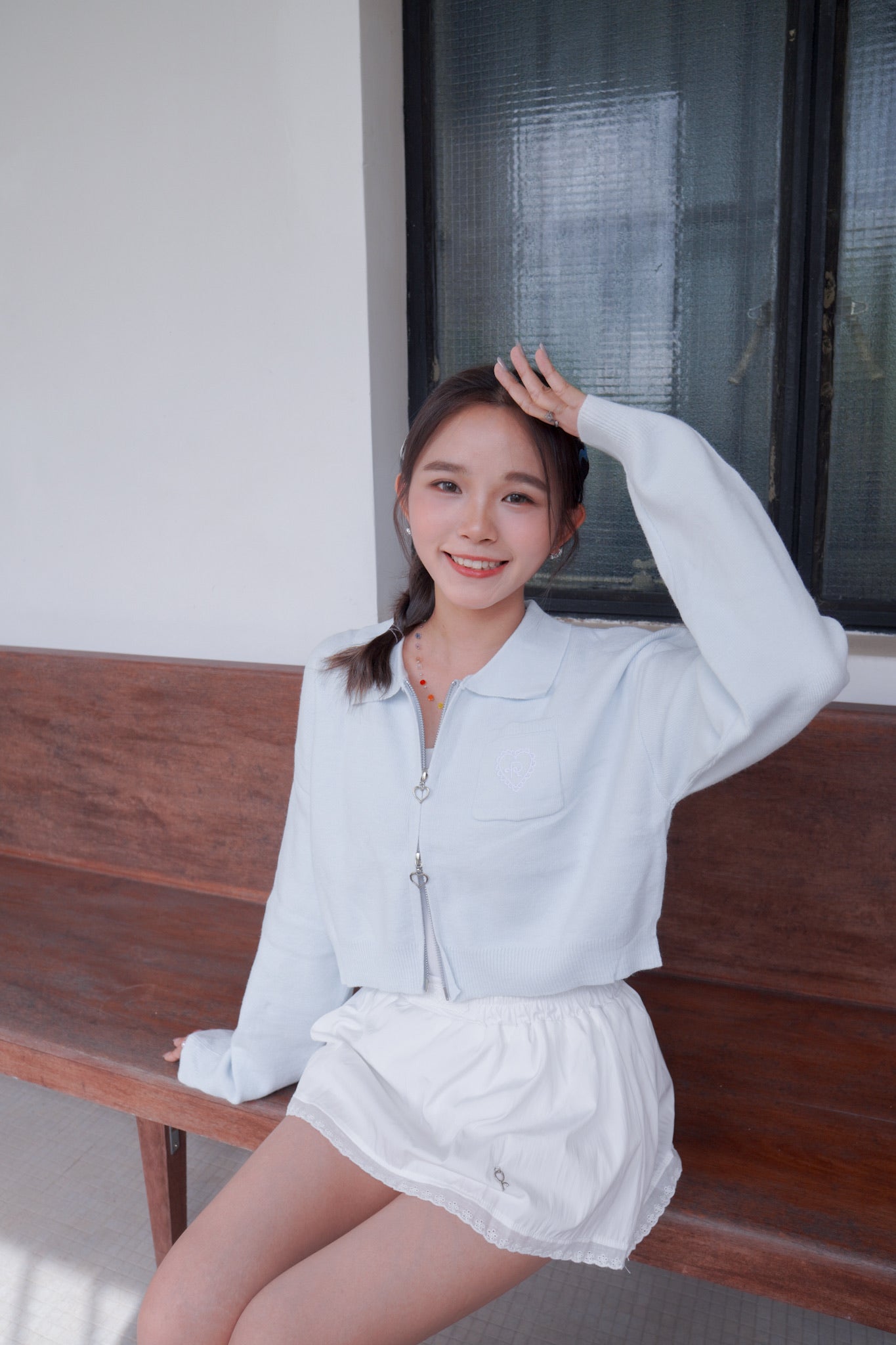 <預訂> 超可愛～馬卡龍愛心刺繡拉鍊口袋針織上衣｜天藍