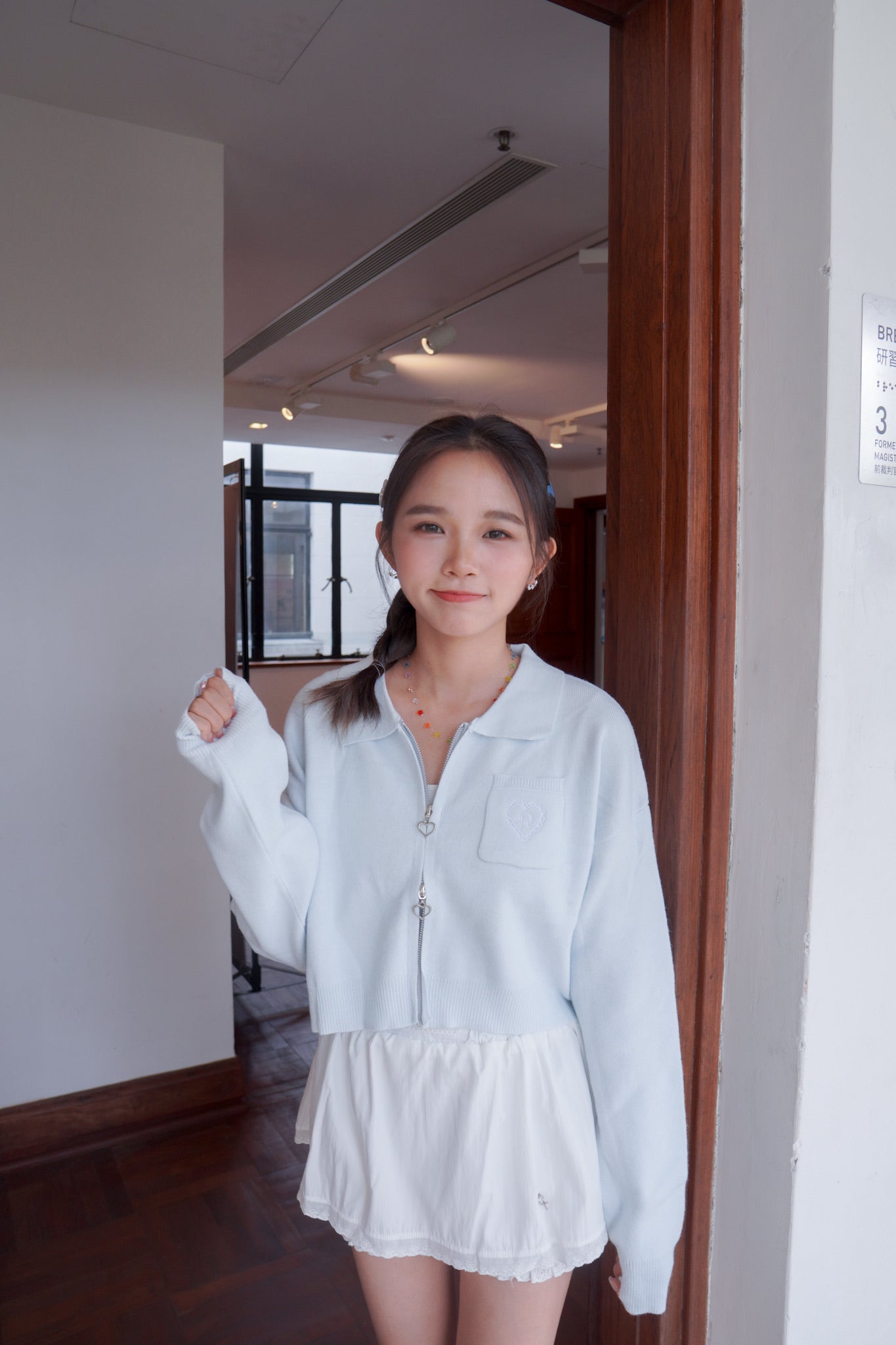 <預訂> 超可愛～馬卡龍愛心刺繡拉鍊口袋針織上衣｜天藍