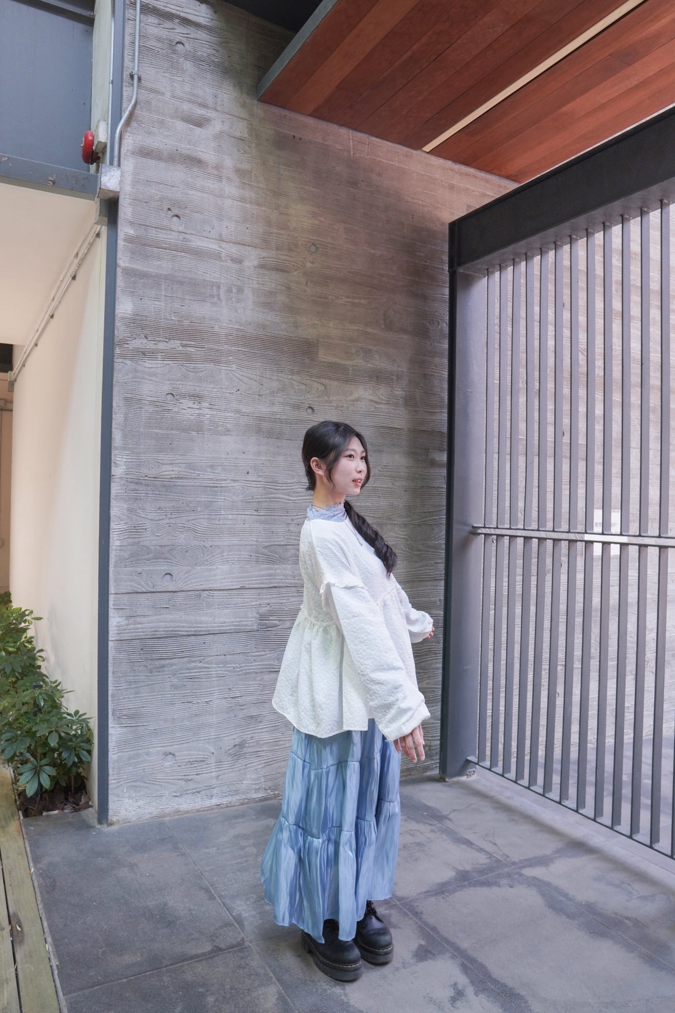 <現貨> 提花荷葉邊傘形圓領長袖上衣