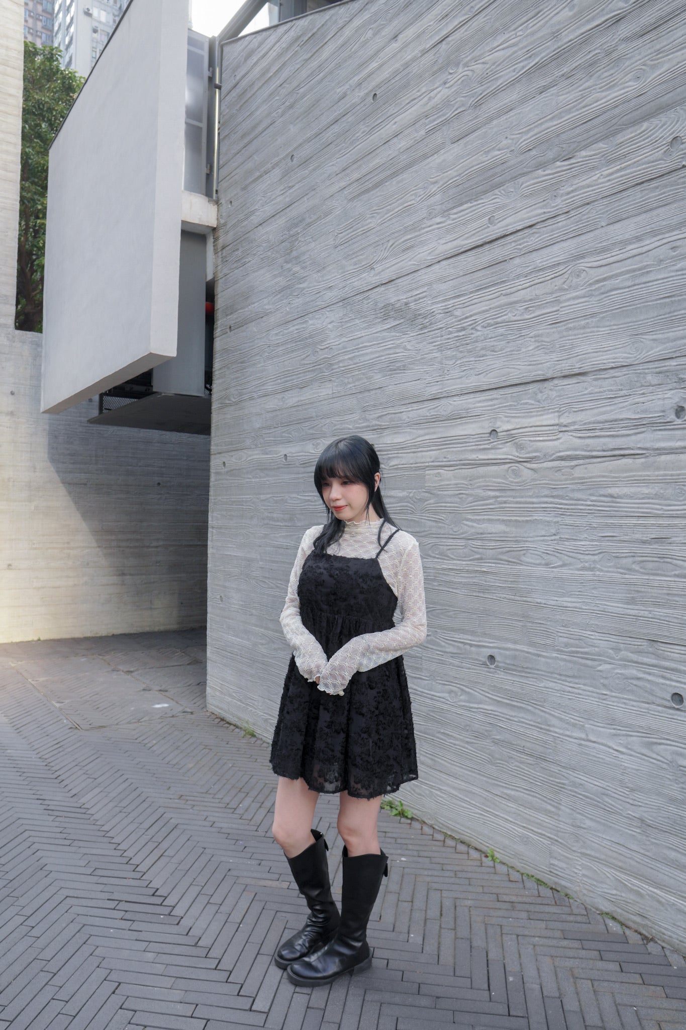 <現貨> 羽毛提花鏤空綁帶短連衣裙OPs｜兩色入