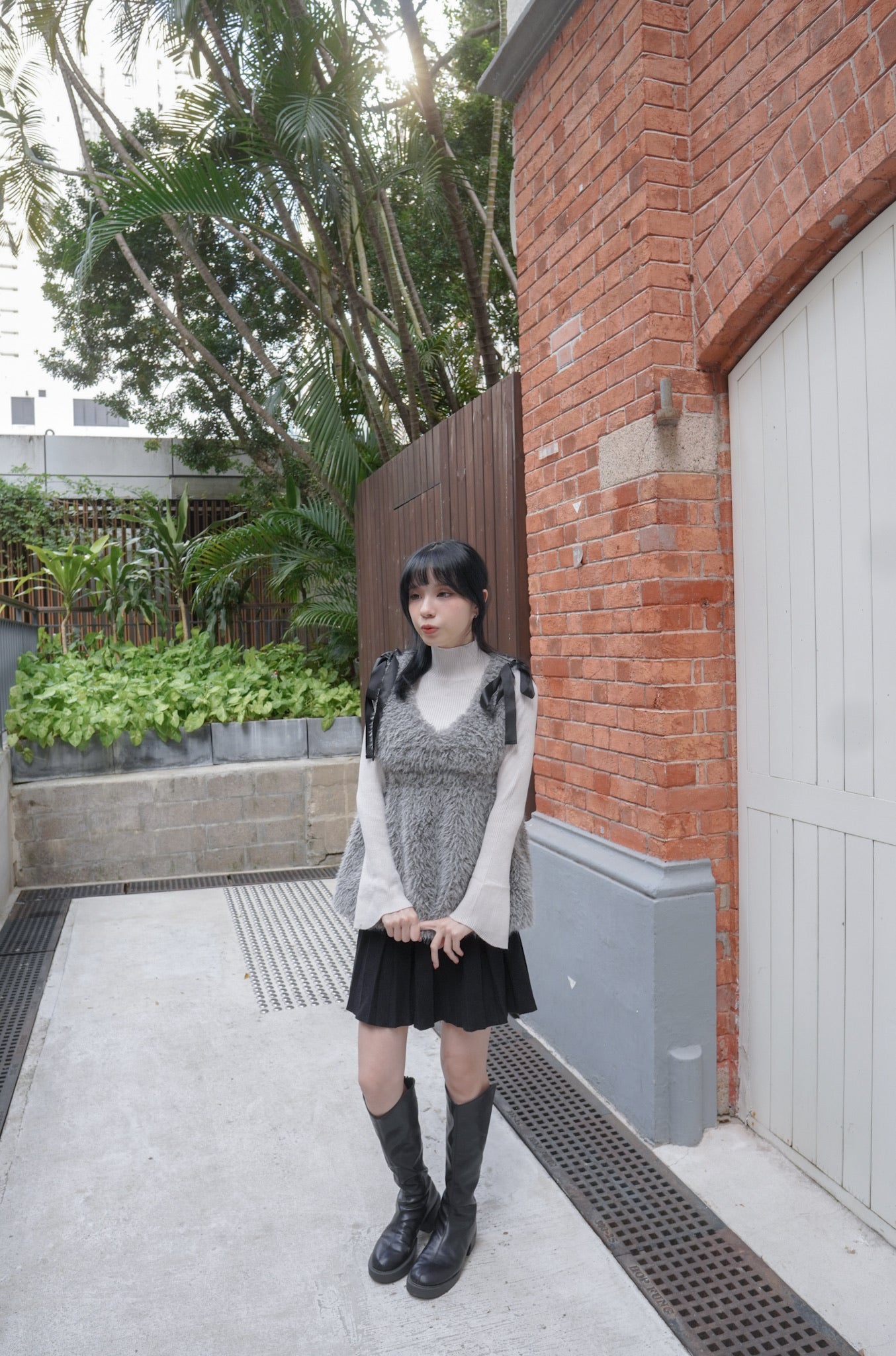 <現貨> v領毛皮褶邊蝴蝶結束腰背心上衣