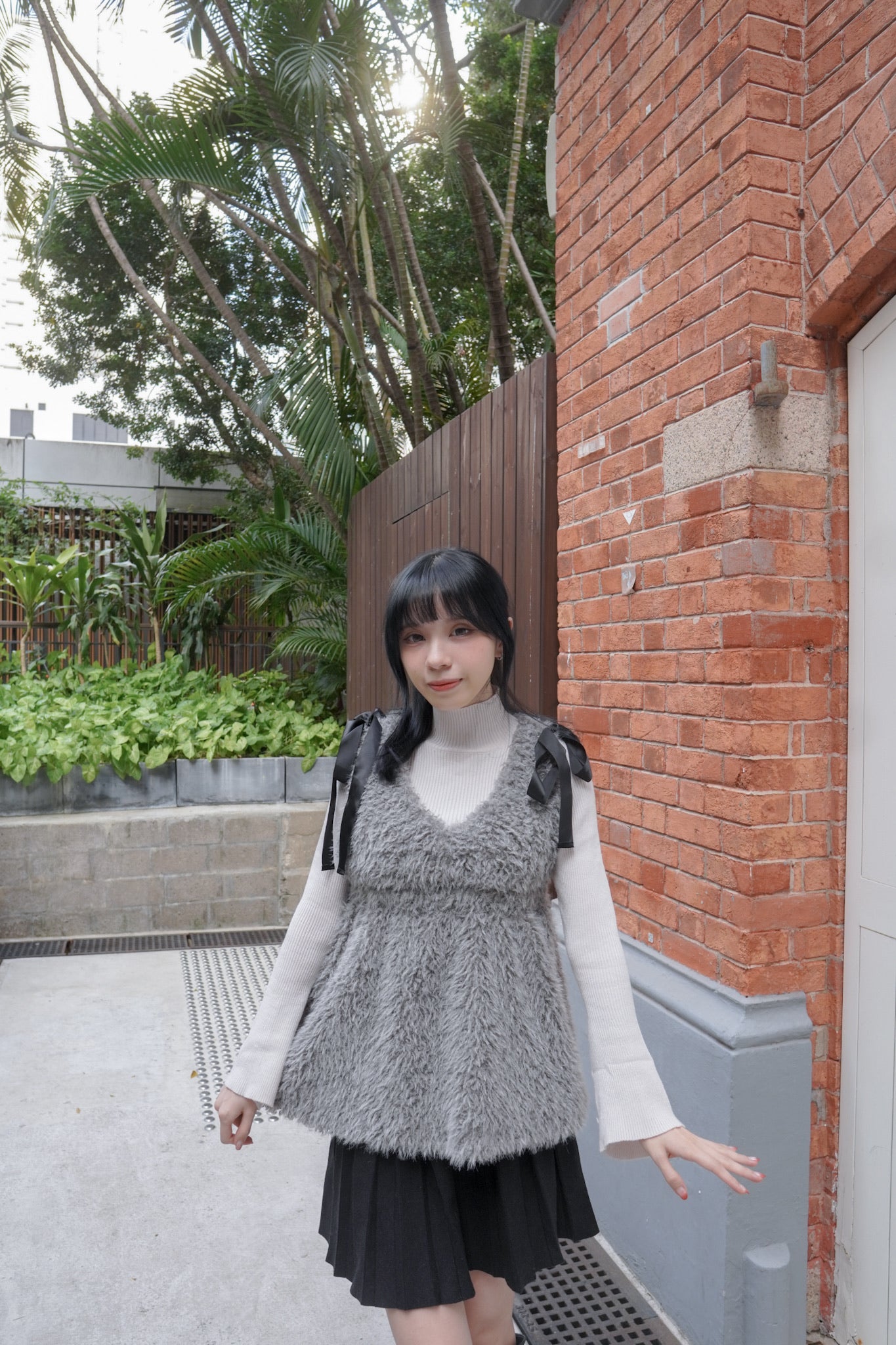 <現貨> v領毛皮褶邊蝴蝶結束腰背心上衣