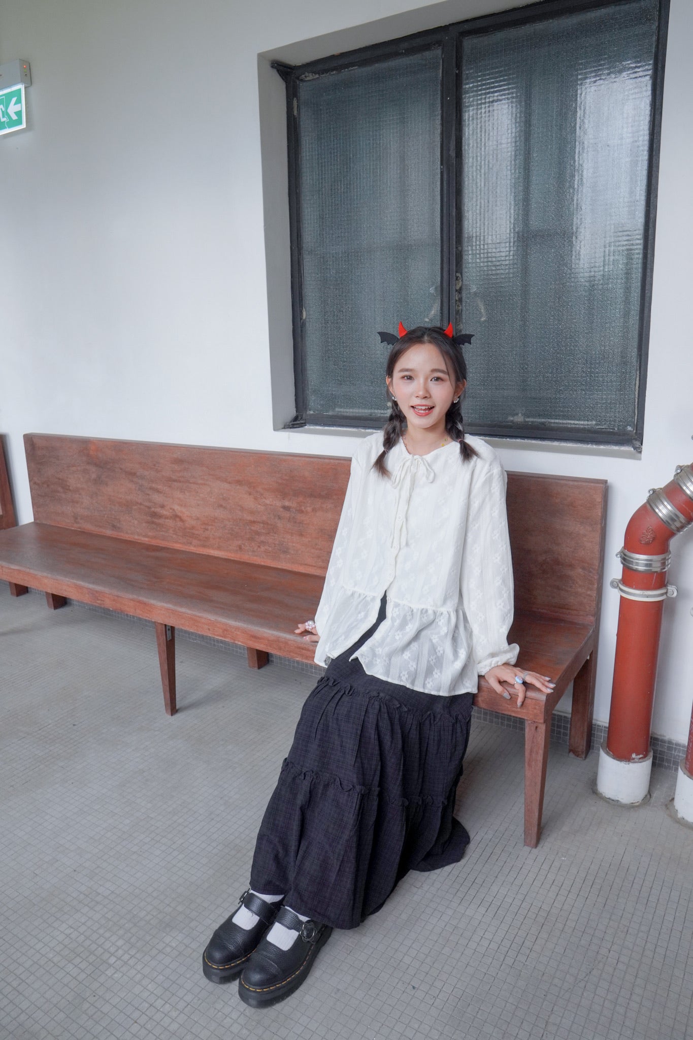 <預訂> 獨家款 泰國人手製作!  刺繡立體小花卉綁帶開胸泡泡袖上衣｜兩色入