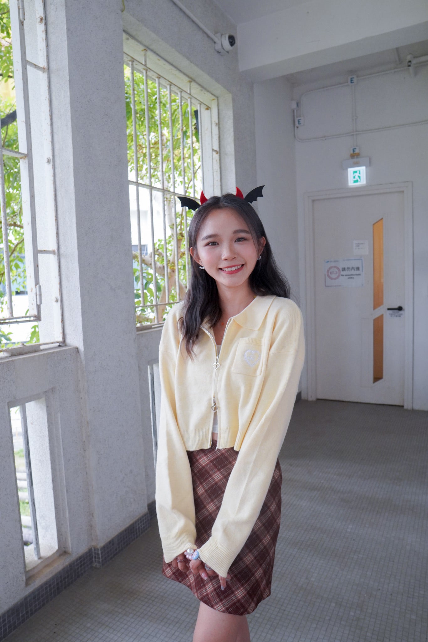 <預訂> 超可愛～馬卡龍愛心刺繡拉鍊口袋針織上衣｜米黃