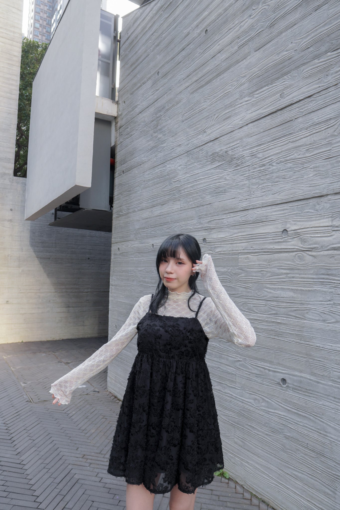 <現貨> 羽毛提花鏤空綁帶短連衣裙OPs｜兩色入