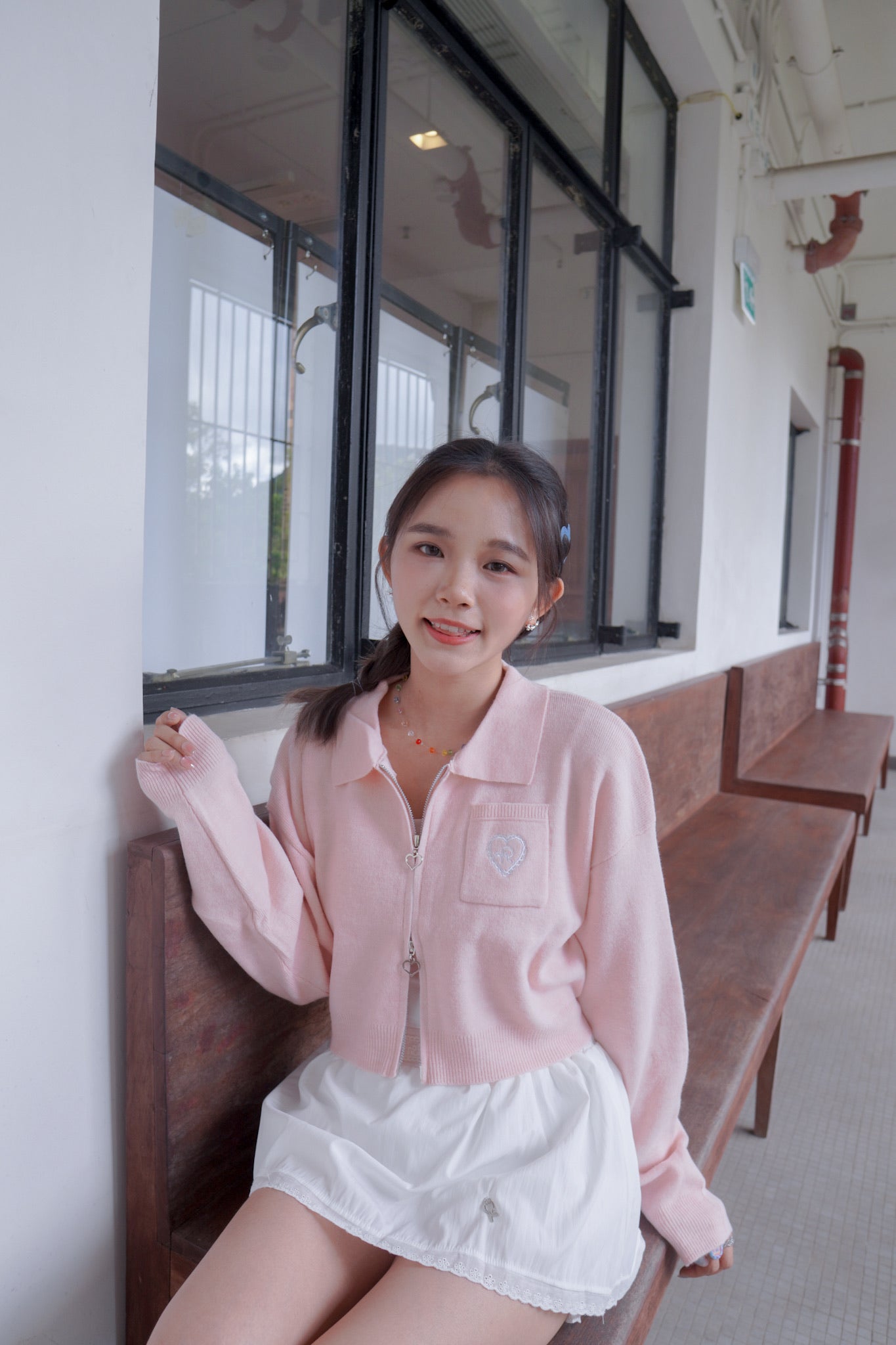 <現貨> 超可愛～馬卡龍愛心刺繡拉鍊口袋針織上衣｜淺粉