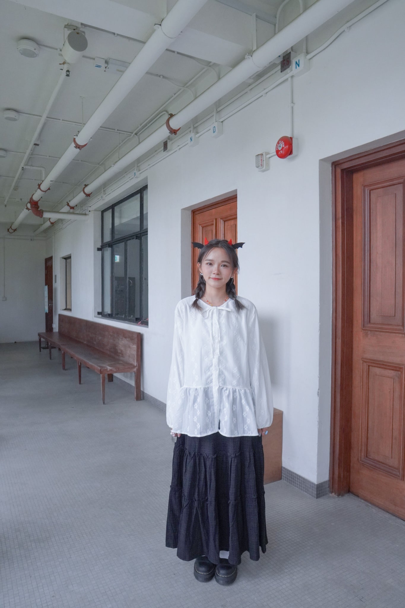 <預訂> 獨家款 泰國人手製作!  刺繡立體小花卉綁帶開胸泡泡袖上衣｜兩色入