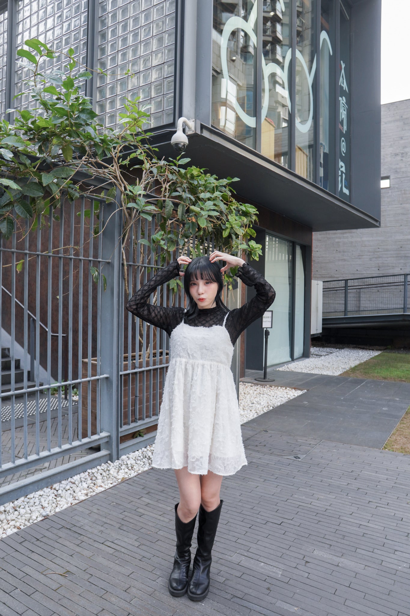 <現貨> 羽毛提花鏤空綁帶短連衣裙OPs｜兩色入