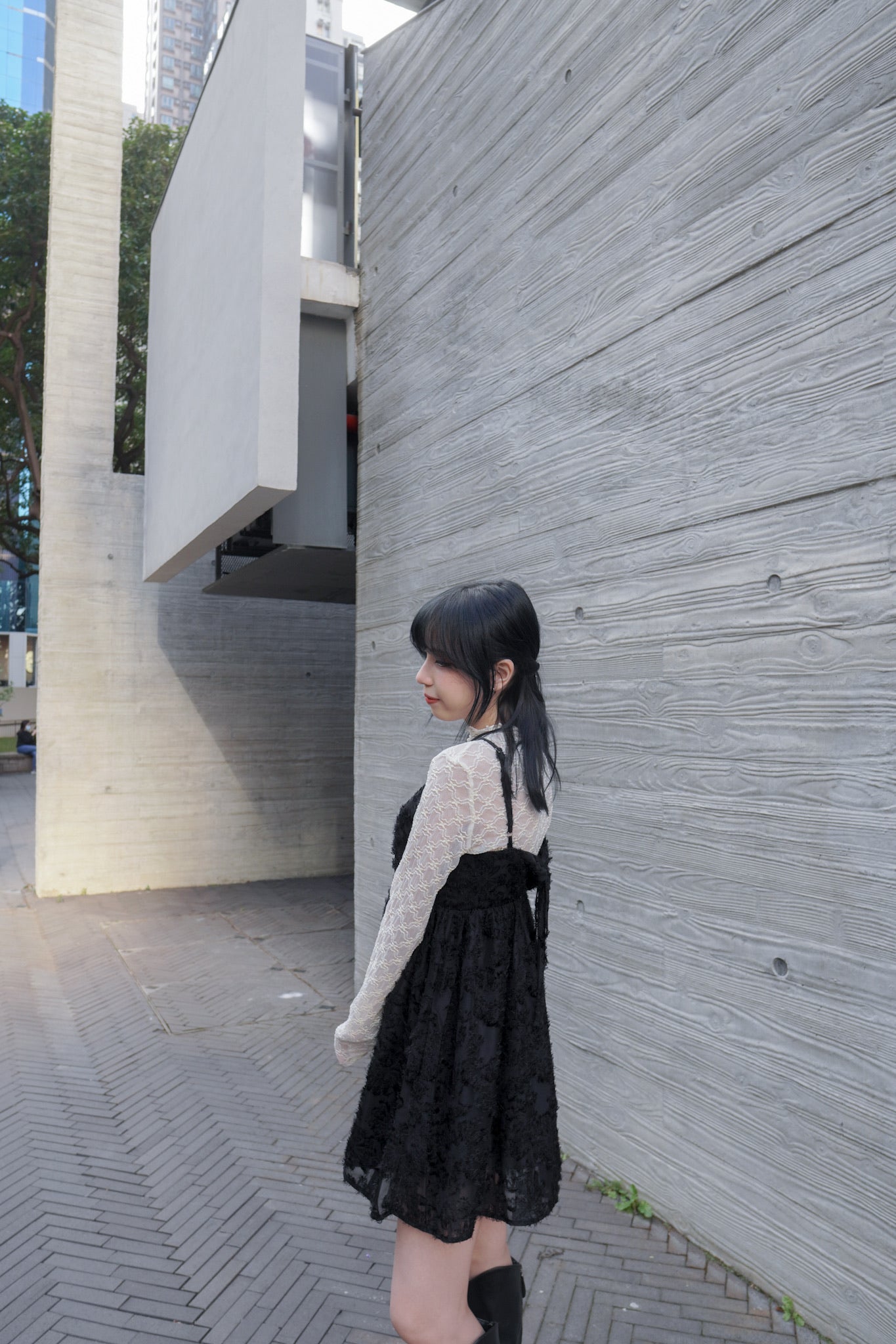 <現貨> 羽毛提花鏤空綁帶短連衣裙OPs｜兩色入