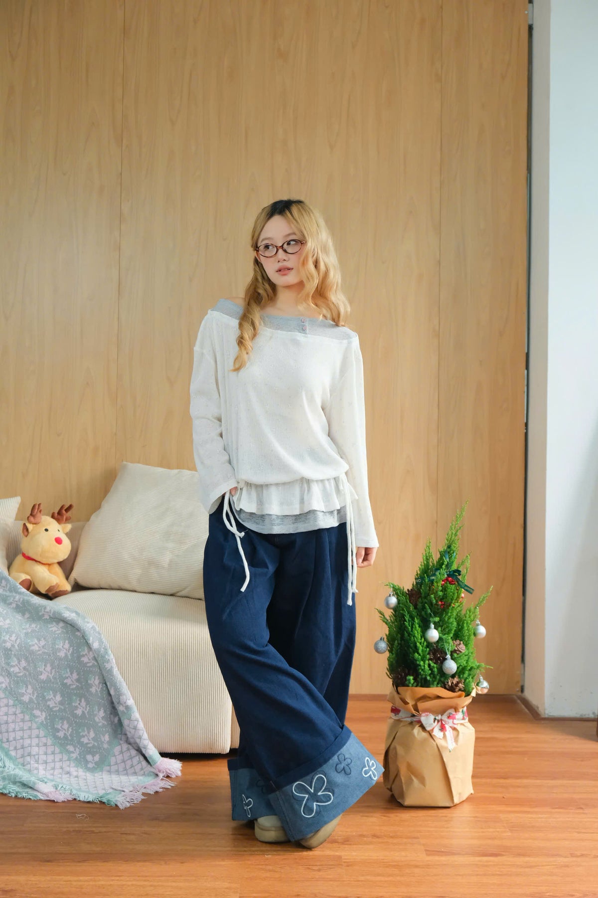 <預訂> 越南小眾品牌🇻🇳 超可愛! 花花褲腳低腰寬褲牛仔長褲